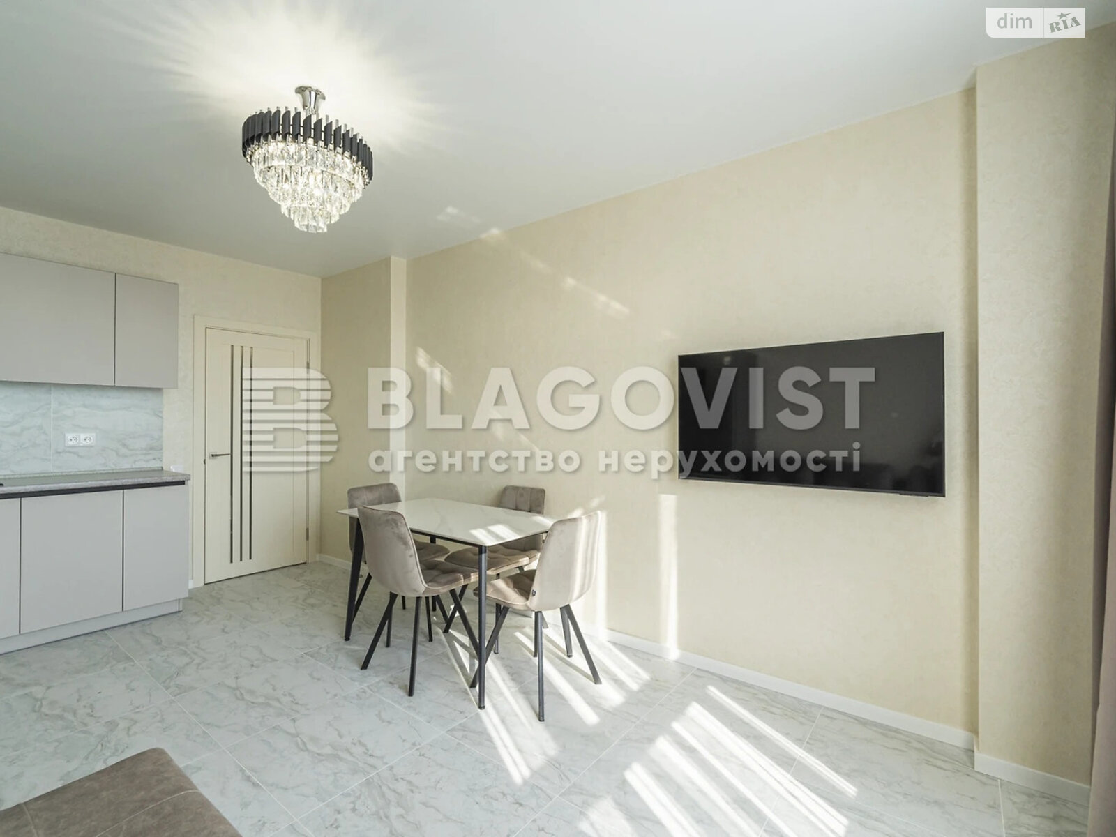 Продажа однокомнатной квартиры в Киеве, на ул. Набережно-Рыбальская дорога 27, фото 1