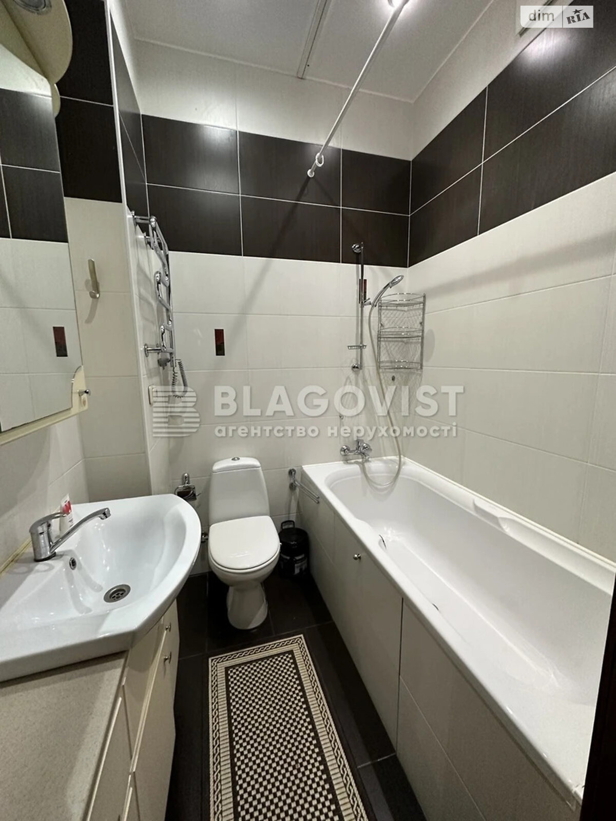Продажа трехкомнатной квартиры в Киеве, на пер. Нестеровский 6, фото 1 Продажа трехкомнатной квартиры в Киеве, на пер. Нестеровский 6, фото 1