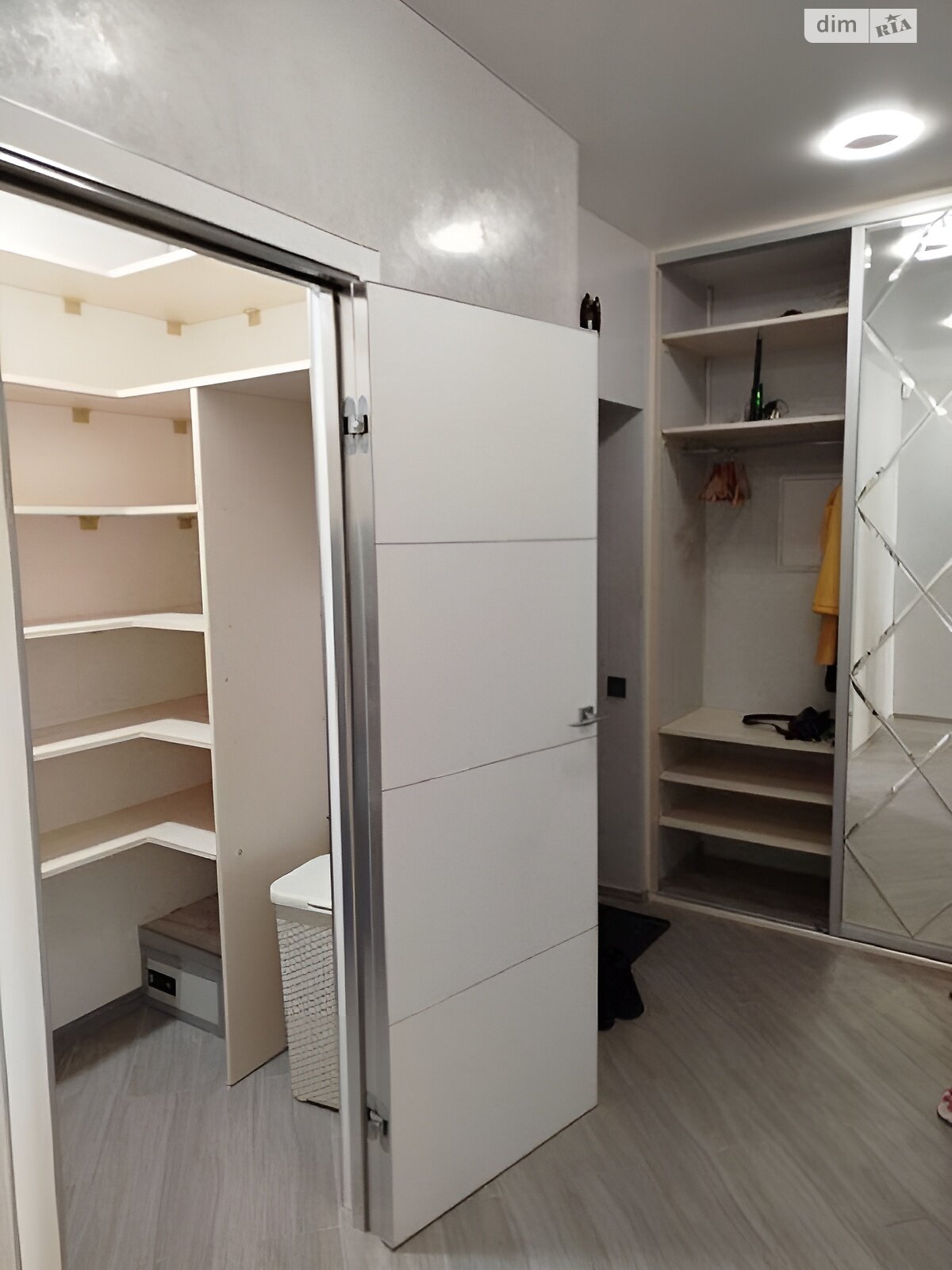 Продаж трикімнатної квартири в Києві, на вул. Андрія Аболмасова 4А, район Микільська Слобідка фото 1 Продаж трикімнатної квартири в Києві, на вул. Андрія Аболмасова 4А, район Микільська Слобідка фото 1