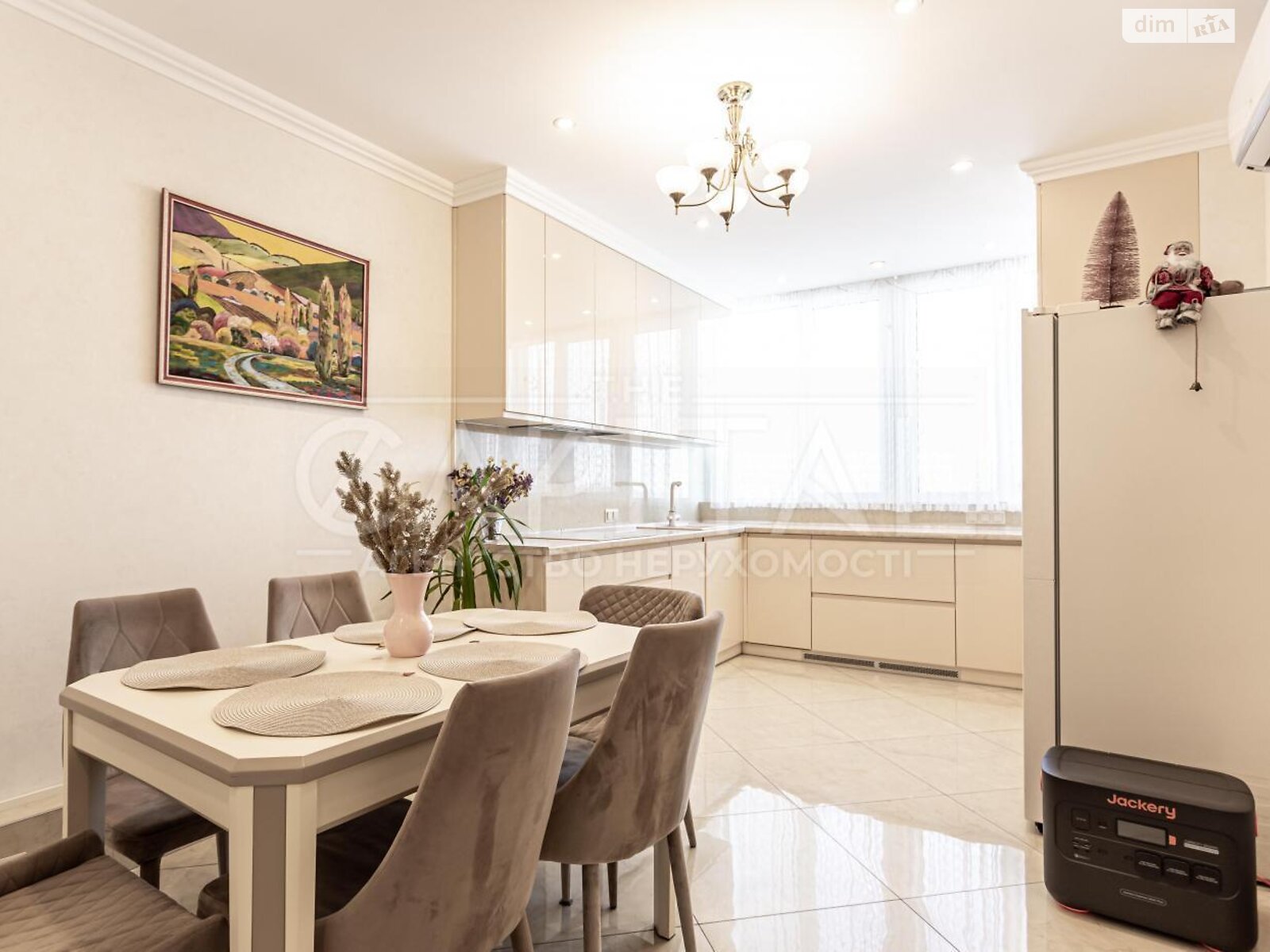 Продаж трикімнатної квартири в Києві, на вул. Каховська 62А, район Микільська Слобідка фото 1 Продаж трикімнатної квартири в Києві, на вул. Каховська 62А, район Микільська Слобідка фото 1