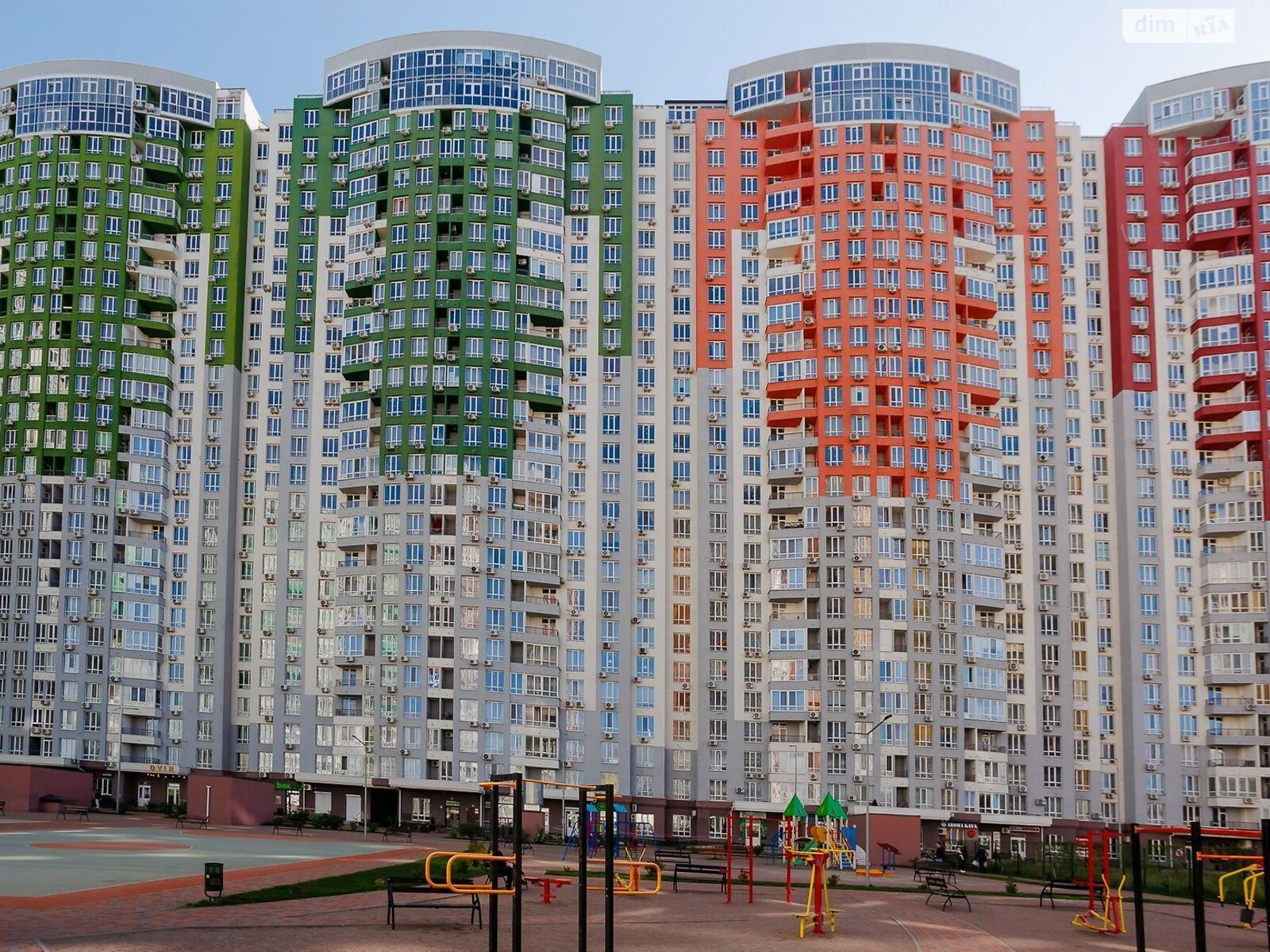 Продаж трикімнатної квартири в Києві, на вул. Каховська 62А, район Микільська Слобідка фото 1 Продаж трикімнатної квартири в Києві, на вул. Каховська 62А, район Микільська Слобідка фото 1