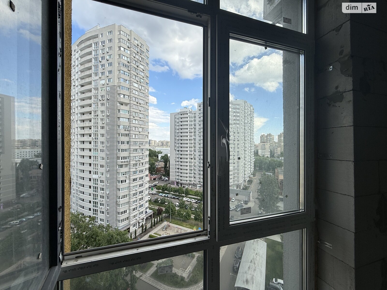 Продажа трехкомнатной квартиры в Киеве, на ул. Никольско-Слободская 8, район Никольская Слободка фото 1 Продажа трехкомнатной квартиры в Киеве, на ул. Никольско-Слободская 8, район Никольская Слободка фото 1