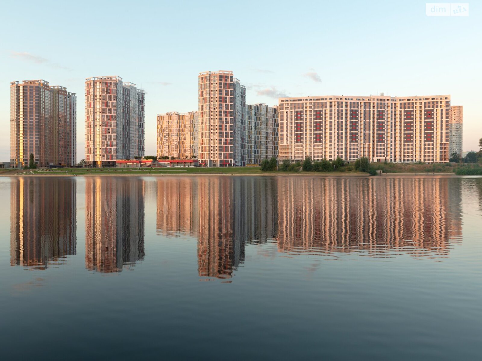 Продажа трехкомнатной квартиры в Киеве, на ул. Евгения Маланюка 101, район Никольская Слободка фото 1