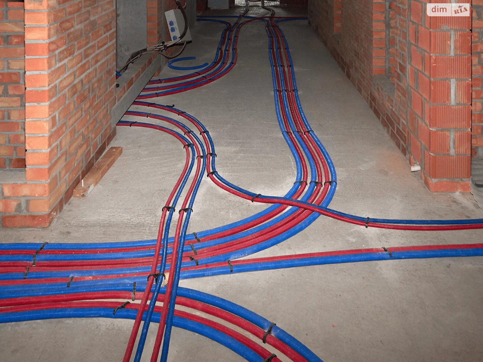 Продажа трехкомнатной квартиры в Киеве, на ул. Евгения Маланюка 101, район Никольская Слободка фото 1