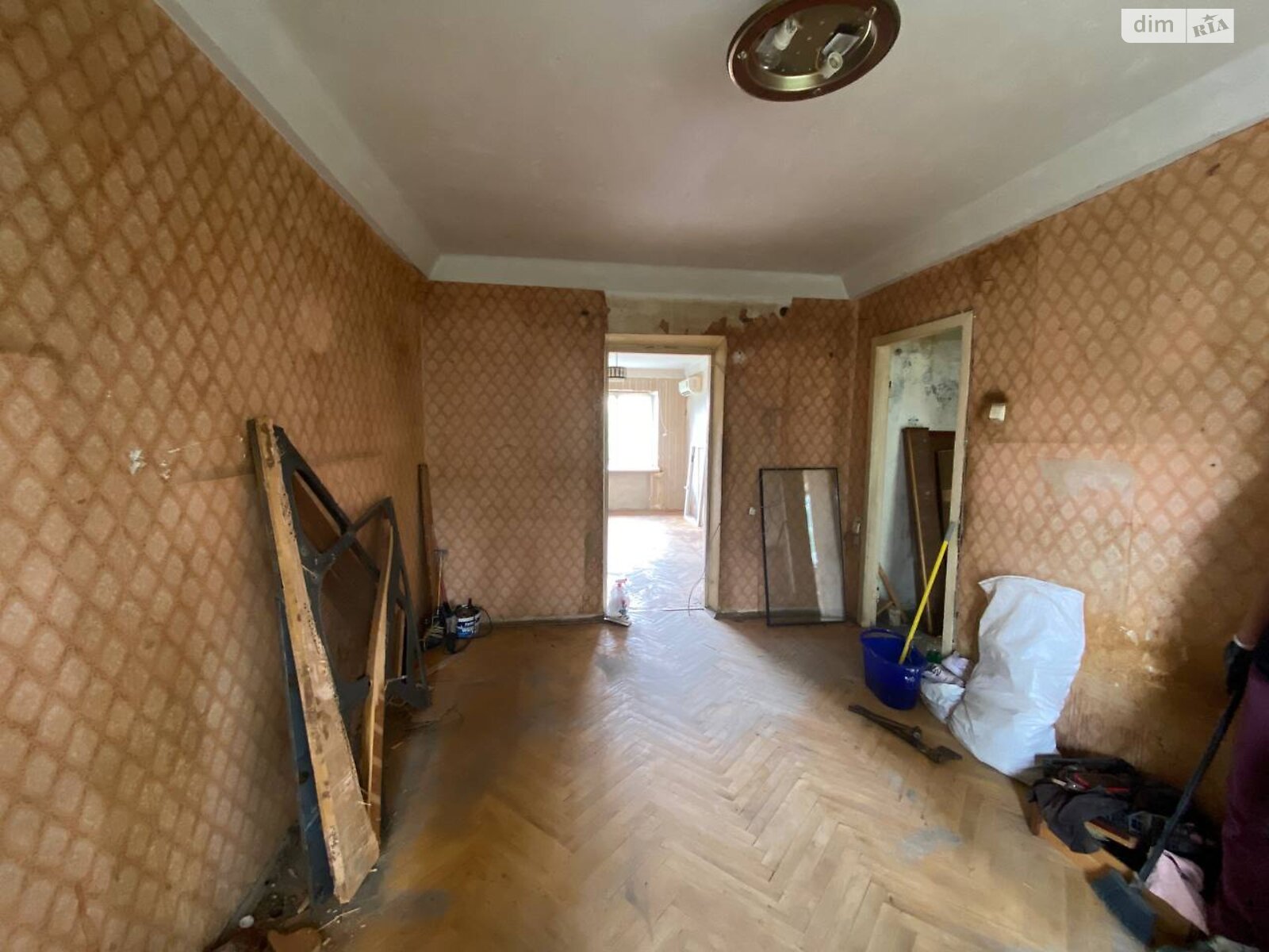 Продажа двухкомнатной квартиры в Киеве, на ул. Салютная 5, район Шевченковский фото 1 Продажа двухкомнатной квартиры в Киеве, на ул. Салютная 5, район Шевченковский фото 1