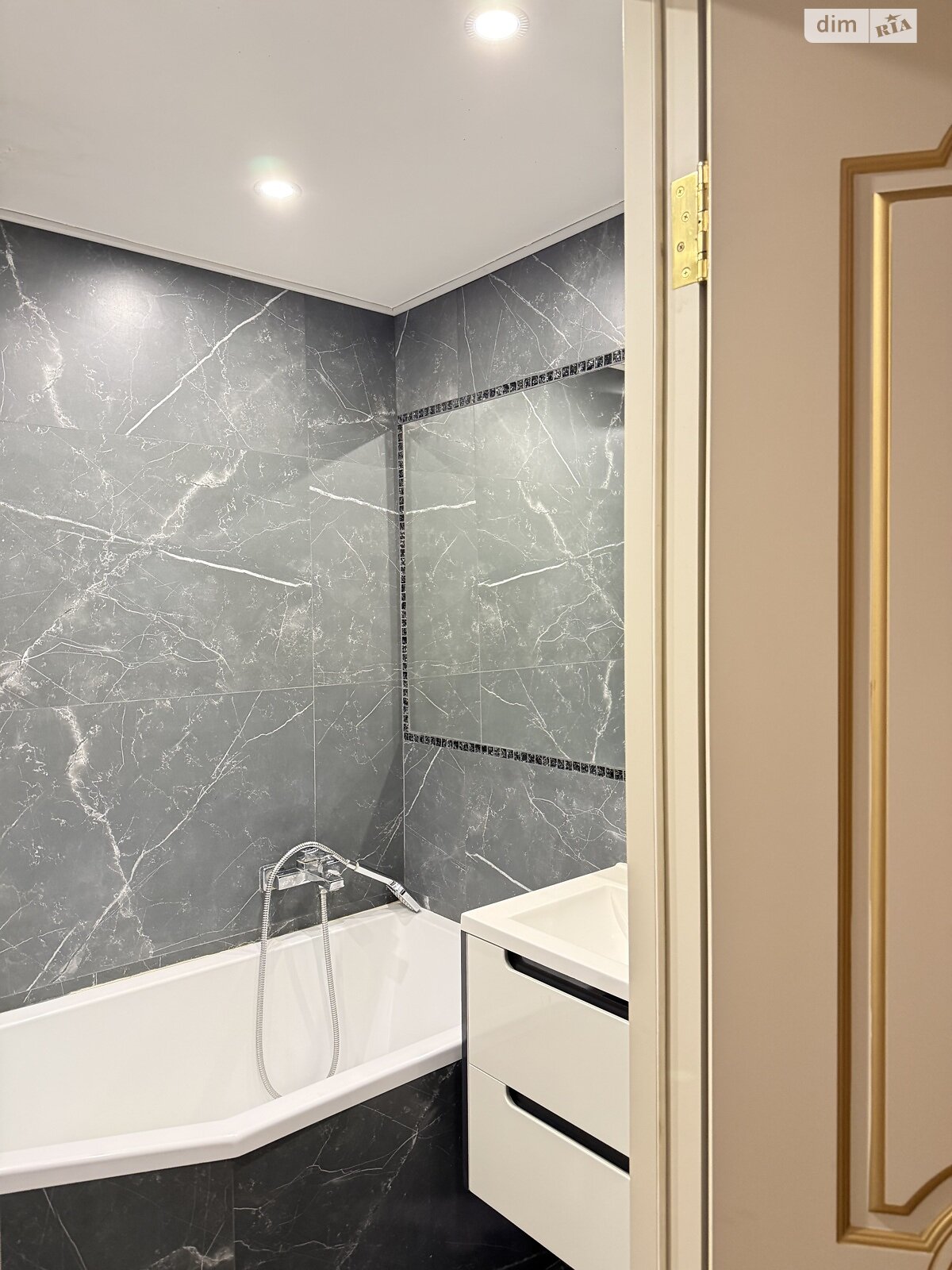 Продажа двухкомнатной квартиры в Киеве, на ул. Олега Мудрака, район Новобеличи фото 1 Продажа двухкомнатной квартиры в Киеве, на ул. Олега Мудрака, район Новобеличи фото 1