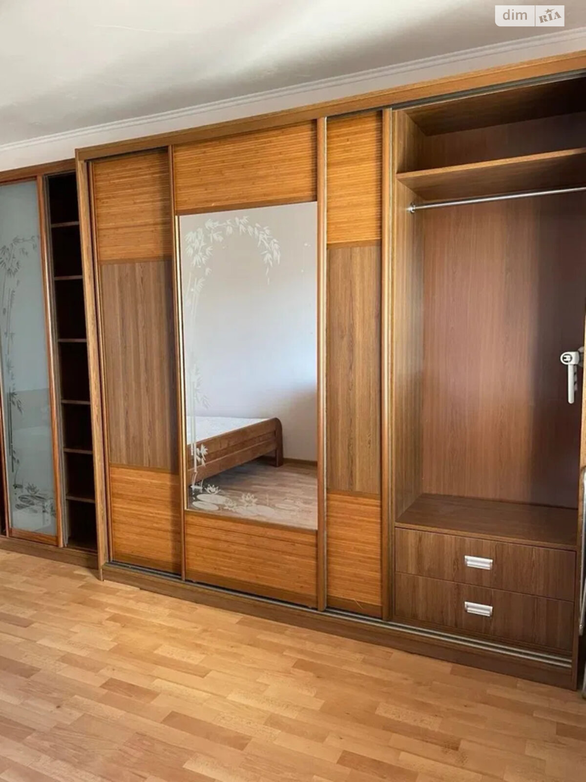 Продажа трехкомнатной квартиры в Киеве, на ул. Олевская 7, район Новобеличи фото 1 Продажа трехкомнатной квартиры в Киеве, на ул. Олевская 7, район Новобеличи фото 1