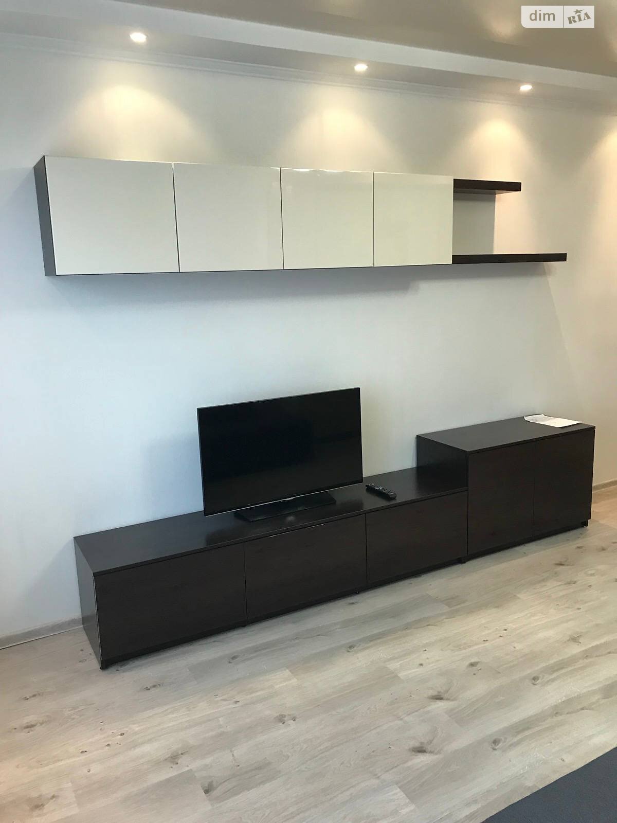 Продажа трехкомнатной квартиры в Киеве, на ул. Олевская 5, район Новобеличи фото 1 Продажа трехкомнатной квартиры в Киеве, на ул. Олевская 5, район Новобеличи фото 1