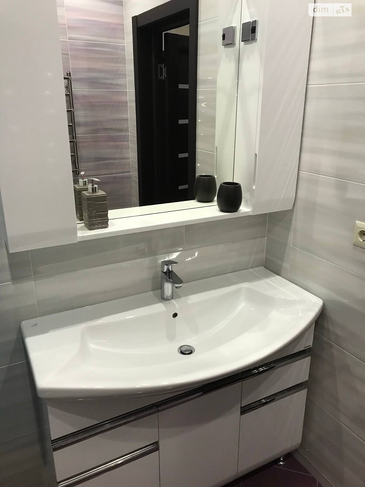 Продажа трехкомнатной квартиры в Киеве, на ул. Олевская 5, район Новобеличи фото 1 Продажа трехкомнатной квартиры в Киеве, на ул. Олевская 5, район Новобеличи фото 1