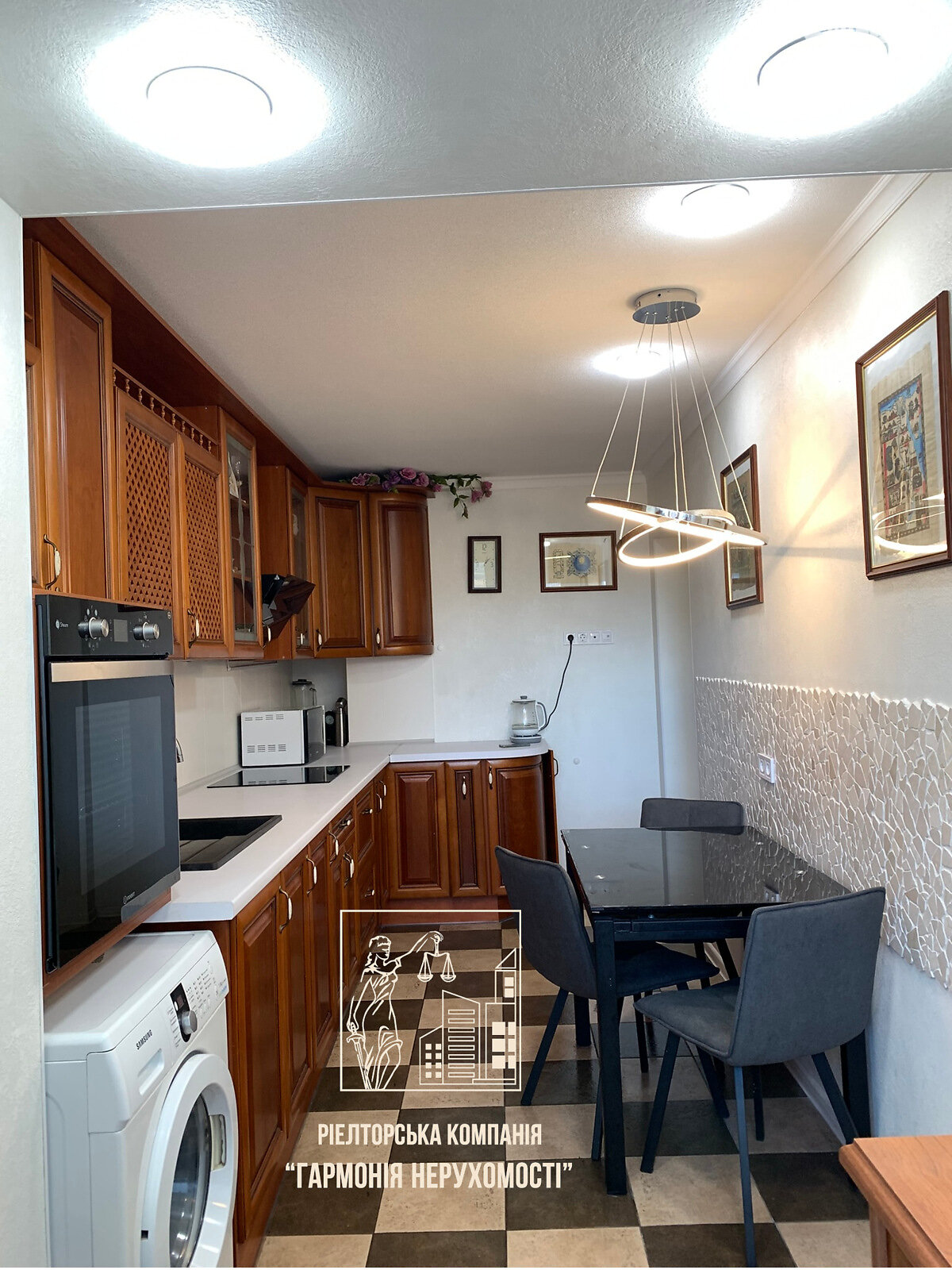 Продажа трехкомнатной квартиры в Киеве, на ул. Антоновича 103А, район Новое строение фото 1 Продажа трехкомнатной квартиры в Киеве, на ул. Антоновича 103А, район Новое строение фото 1