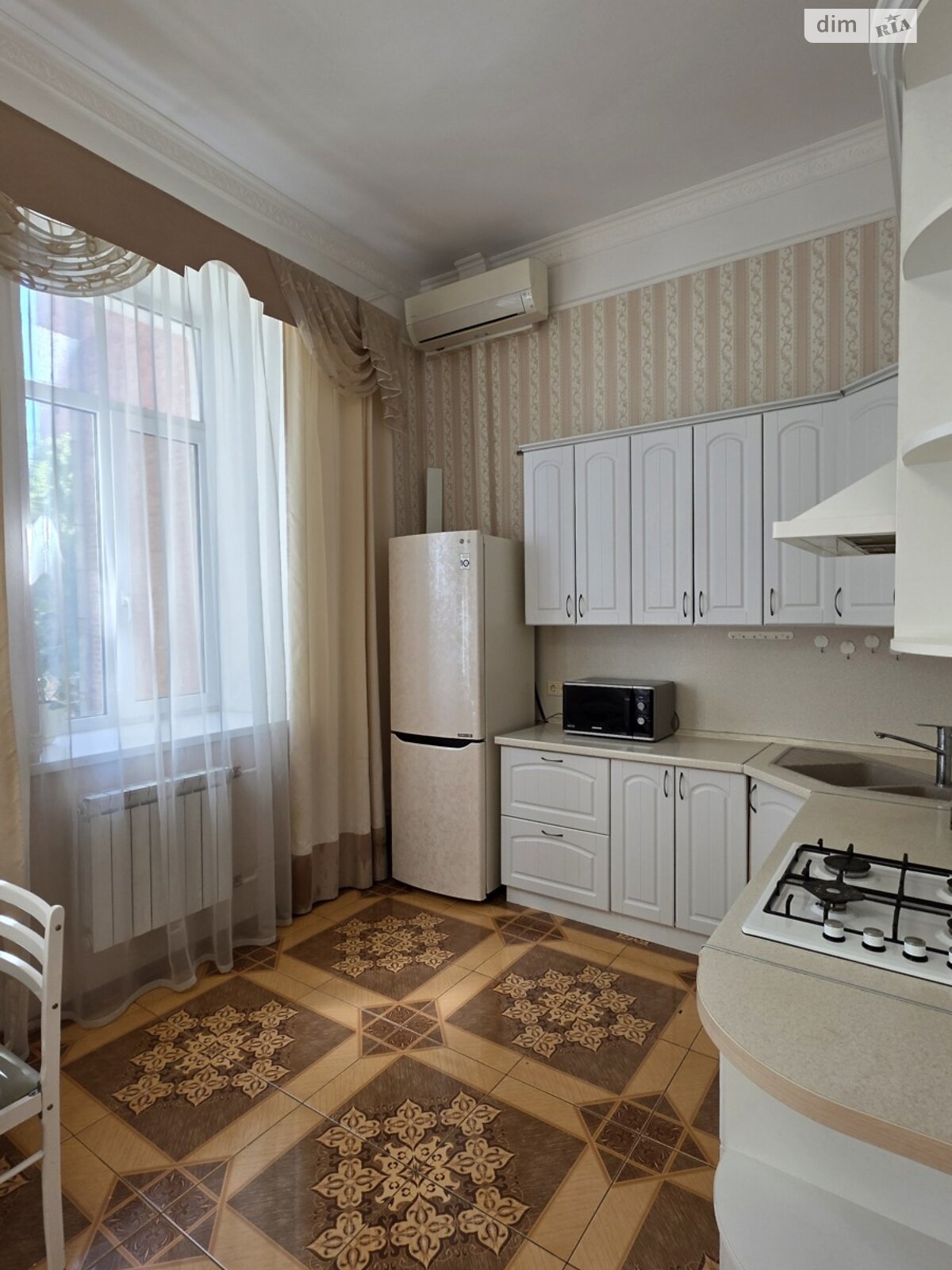 Продаж трикімнатної квартири в Києві, на вул. Саксаганського 41В, район Нова забудова фото 1 Продаж трикімнатної квартири в Києві, на вул. Саксаганського 41В, район Нова забудова фото 1
