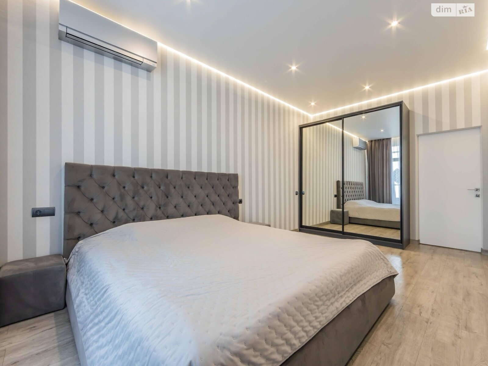 Продажа четырехкомнатной квартиры в Киеве, на ул. Саксаганского 28, кв. 18, район Новое строение фото 1 Продажа четырехкомнатной квартиры в Киеве, на ул. Саксаганского 28, кв. 18, район Новое строение фото 1