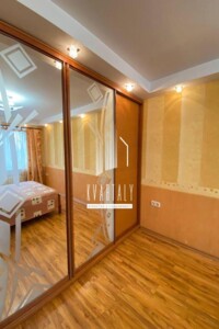 Продаж трикімнатної квартири в Києві, на вул. Володимирська 89, район Нова забудова фото 2