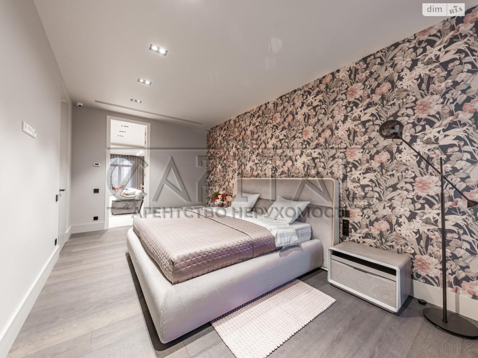 Продажа трехкомнатной квартиры в Киеве, на ул. Новоселицкая 10, фото 1 Продажа трехкомнатной квартиры в Киеве, на ул. Новоселицкая 10, фото 1