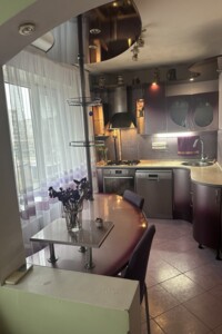 Продажа трехкомнатной квартиры в Киеве, на ул. Героев Днепра 32, район Оболонь фото 2