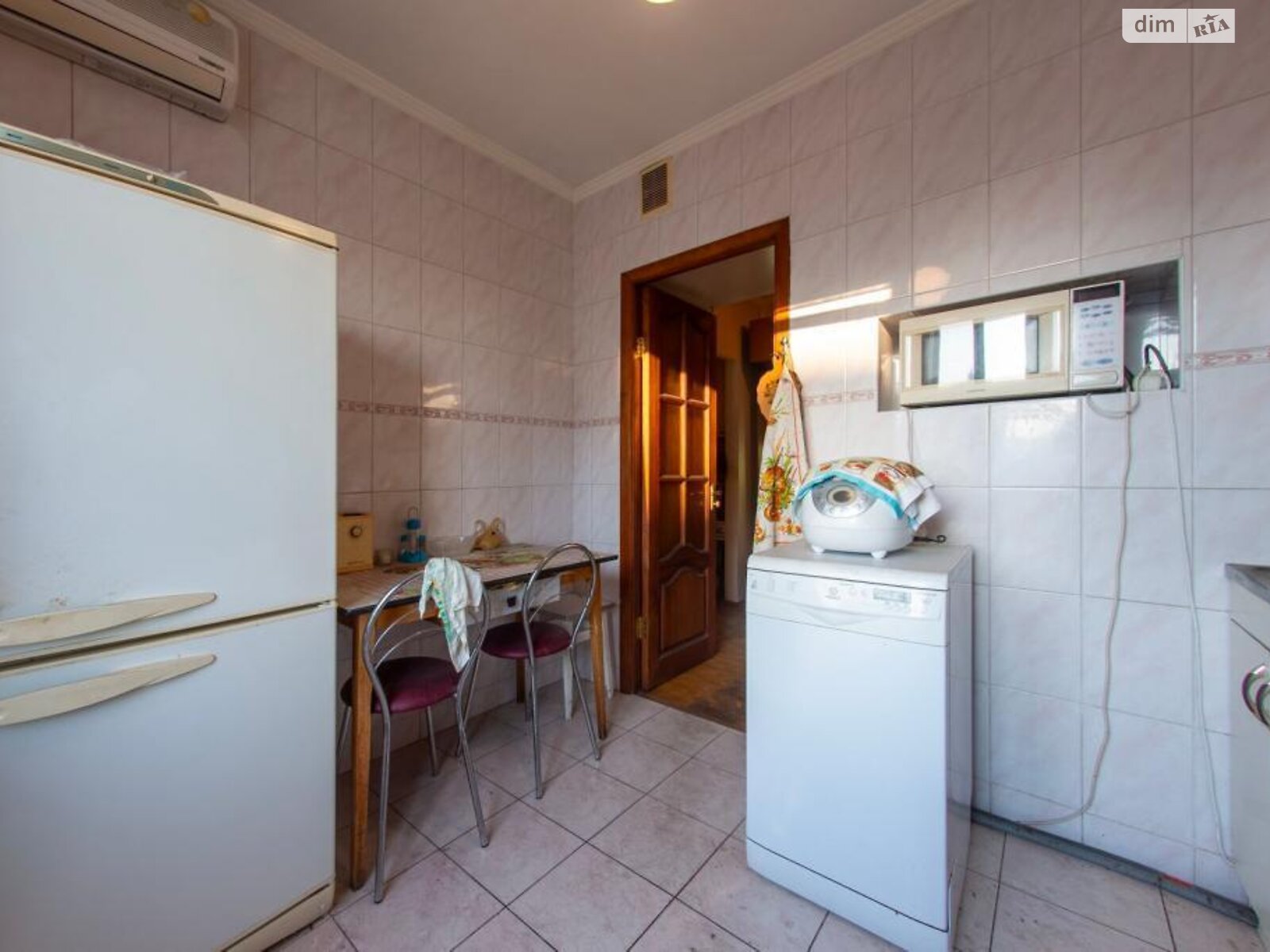 Продаж трикімнатної квартири в Києві, на вул. Левка Лук'яненка 7, район Оболонь фото 1 Продаж трикімнатної квартири в Києві, на вул. Левка Лук'яненка 7, район Оболонь фото 1
