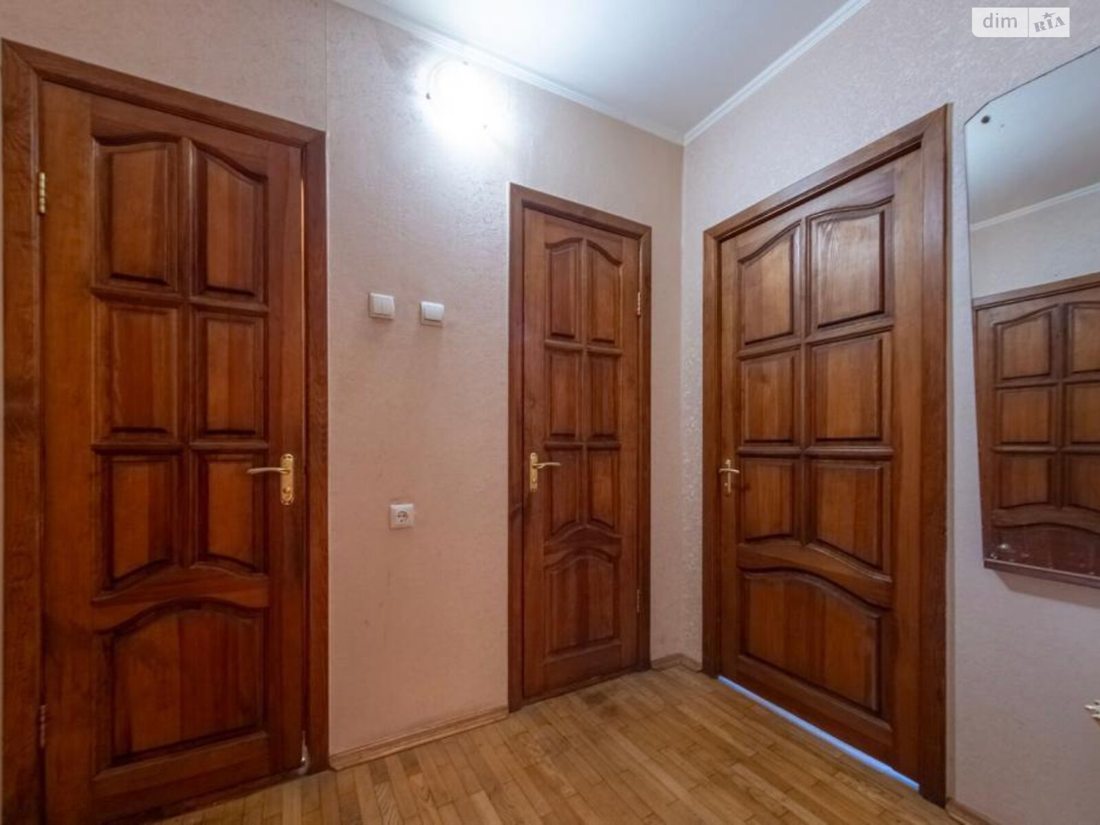 Продаж трикімнатної квартири в Києві, на вул. Левка Лук'яненка 7, район Оболонь фото 1 Продаж трикімнатної квартири в Києві, на вул. Левка Лук'яненка 7, район Оболонь фото 1