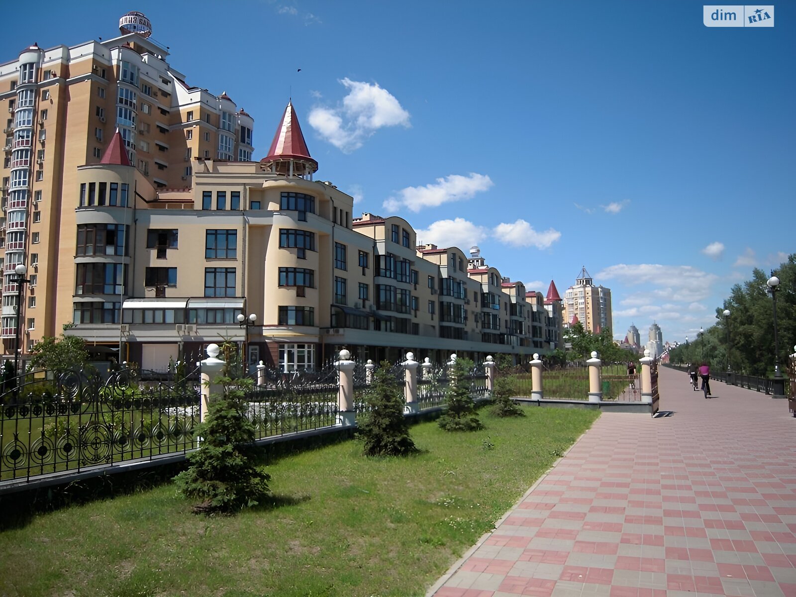 Продаж трикімнатної квартири в Києві, на наб. Оболонська 19, район Оболонь фото 1 Продаж трикімнатної квартири в Києві, на наб. Оболонська 19, район Оболонь фото 1