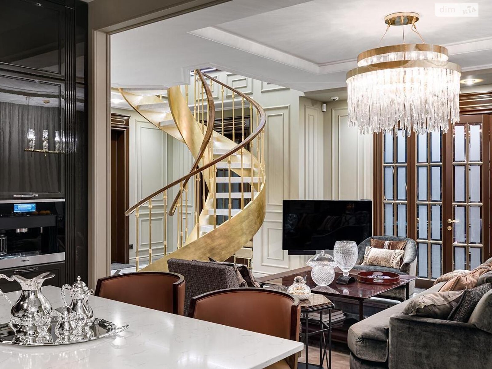 Продажа пятикомнатной квартиры в Киеве, на наб. Оболонская 1 корпус 1, район Оболонь фото 1