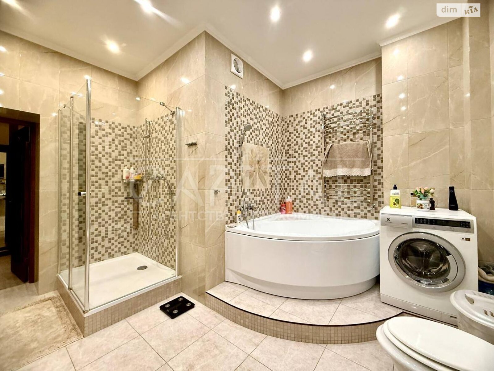 Продажа четырехкомнатной квартиры в Киеве, на наб. Оболонская 3 корпус 1, район Оболонь фото 1