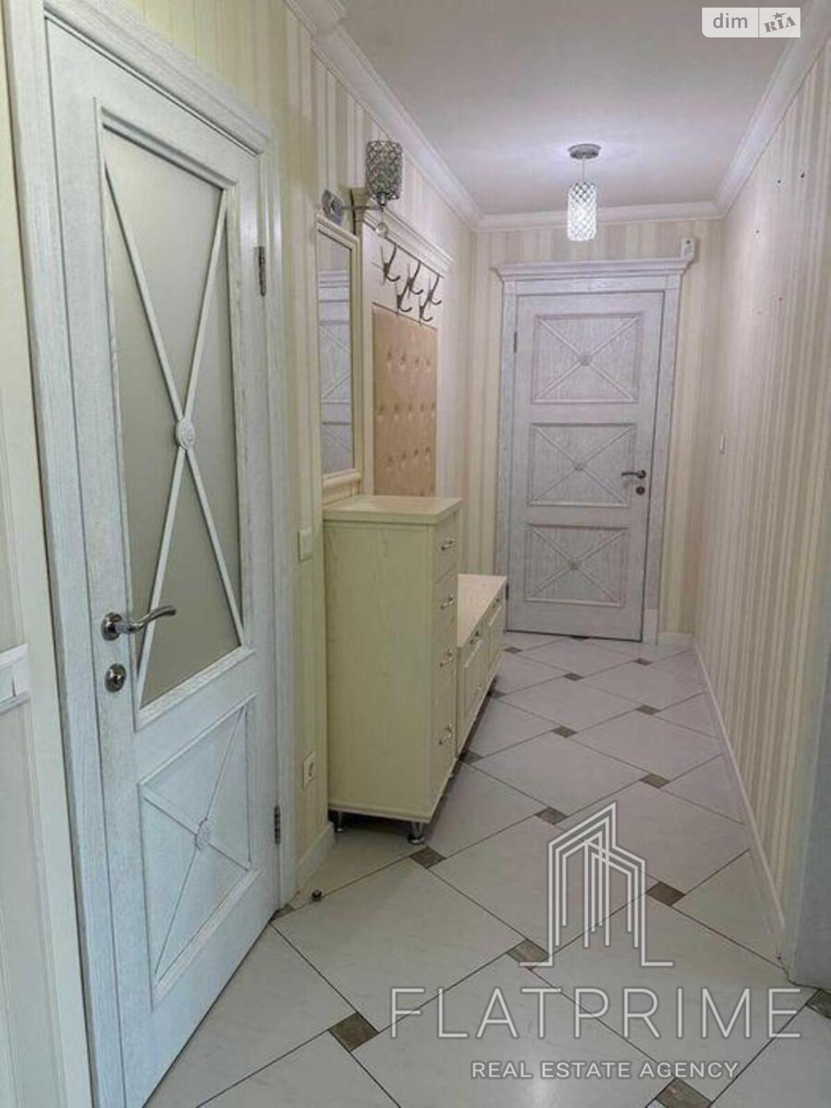 Продаж трикімнатної квартири в Києві, на пл. Оболонська 5, район Оболонь фото 1 Продаж трикімнатної квартири в Києві, на пл. Оболонська 5, район Оболонь фото 1