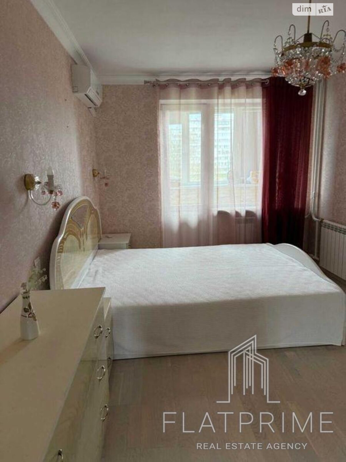 Продаж трикімнатної квартири в Києві, на пл. Оболонська 5, район Оболонь фото 1 Продаж трикімнатної квартири в Києві, на пл. Оболонська 5, район Оболонь фото 1