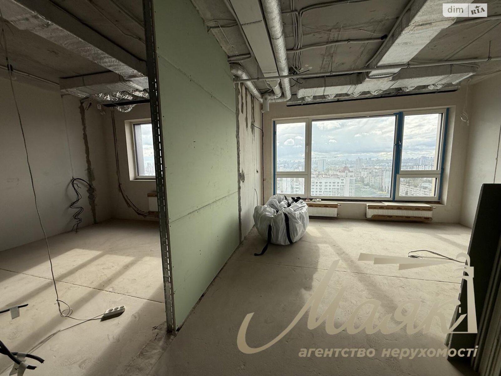 Продажа трехкомнатной квартиры в Киеве, на просп. Оболонский 26, район Оболонь фото 1 Продажа трехкомнатной квартиры в Киеве, на просп. Оболонский 26, район Оболонь фото 1