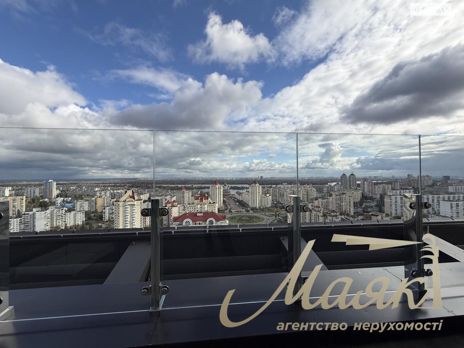 Продажа трехкомнатной квартиры в Киеве, на просп. Оболонский 26, район Оболонь фото 1 Продажа трехкомнатной квартиры в Киеве, на просп. Оболонский 26, район Оболонь фото 1