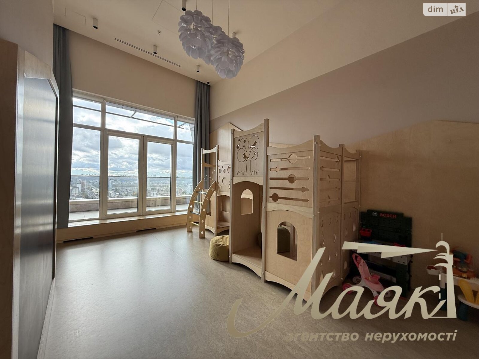 Продажа трехкомнатной квартиры в Киеве, на просп. Оболонский 26, район Оболонь фото 1 Продажа трехкомнатной квартиры в Киеве, на просп. Оболонский 26, район Оболонь фото 1