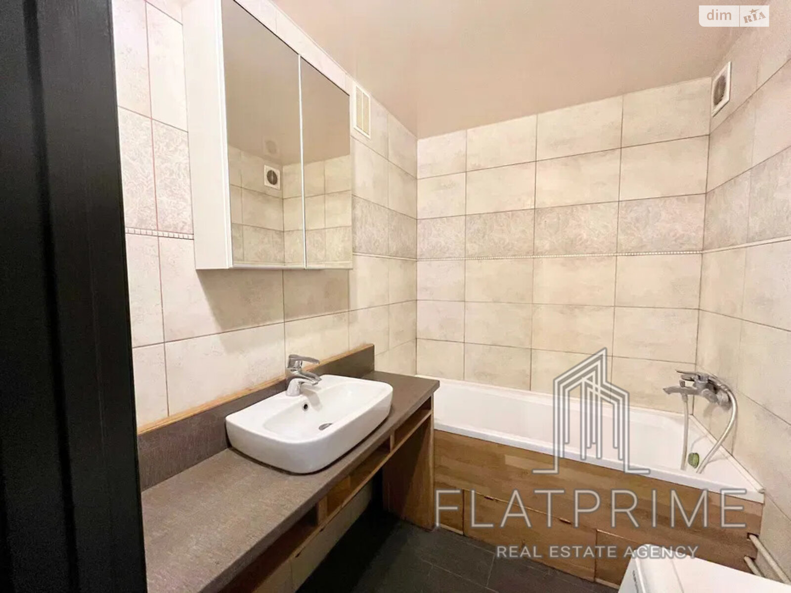 Продажа трехкомнатной квартиры в Киеве, на ул. Приозерная 6А, район Оболонь фото 1 Продажа трехкомнатной квартиры в Киеве, на ул. Приозерная 6А, район Оболонь фото 1