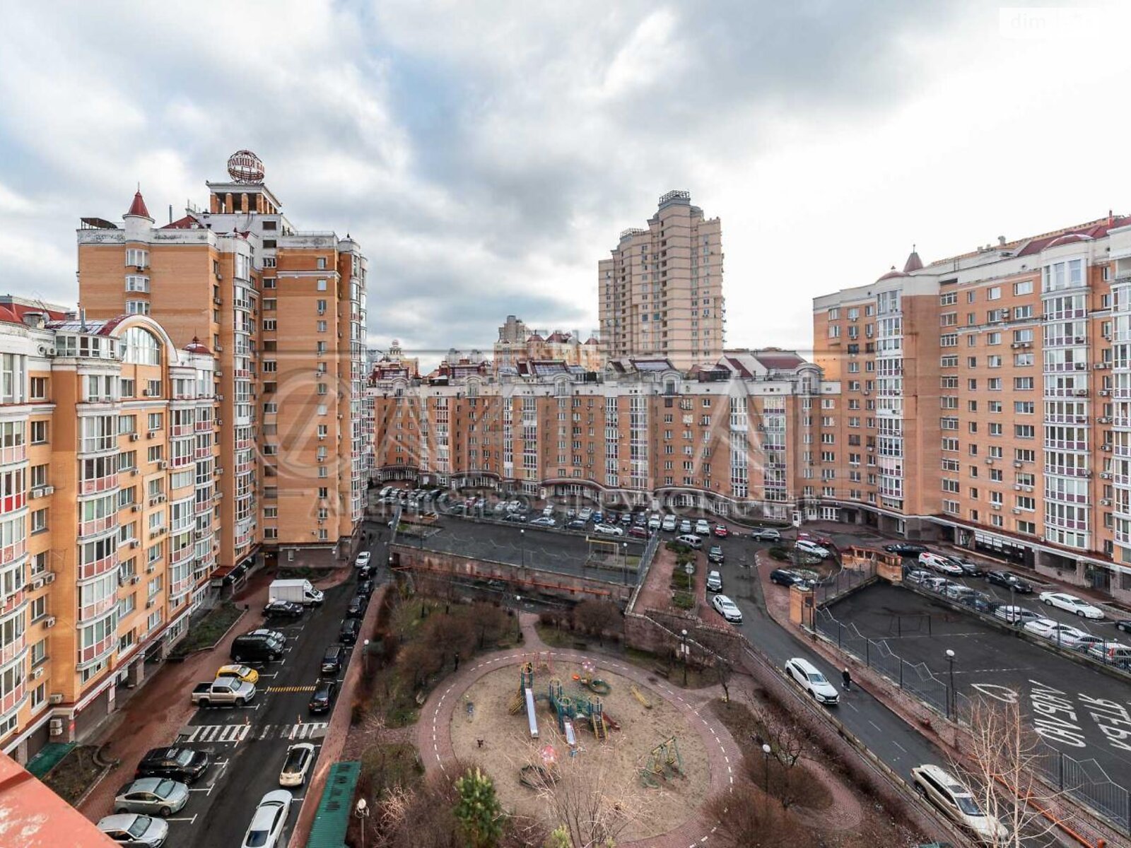 Продаж трикімнатної квартири в Києві, на просп. Володимира Івасюка 8, район Оболонь фото 1 Продаж трикімнатної квартири в Києві, на просп. Володимира Івасюка 8, район Оболонь фото 1