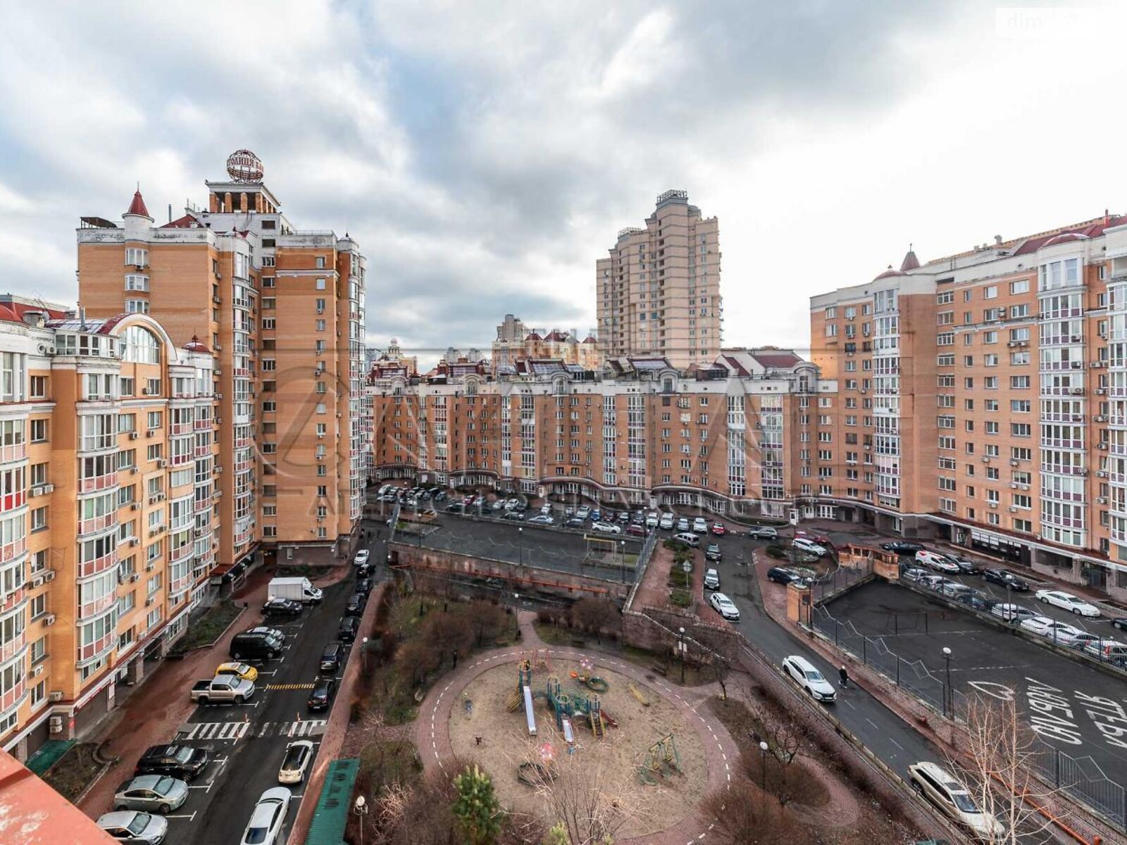 Продажа четырехкомнатной квартиры в Киеве, на просп. Владимира Ивасюка 8 корпус 3, район Оболонь фото 1 Продажа четырехкомнатной квартиры в Киеве, на просп. Владимира Ивасюка 8 корпус 3, район Оболонь фото 1