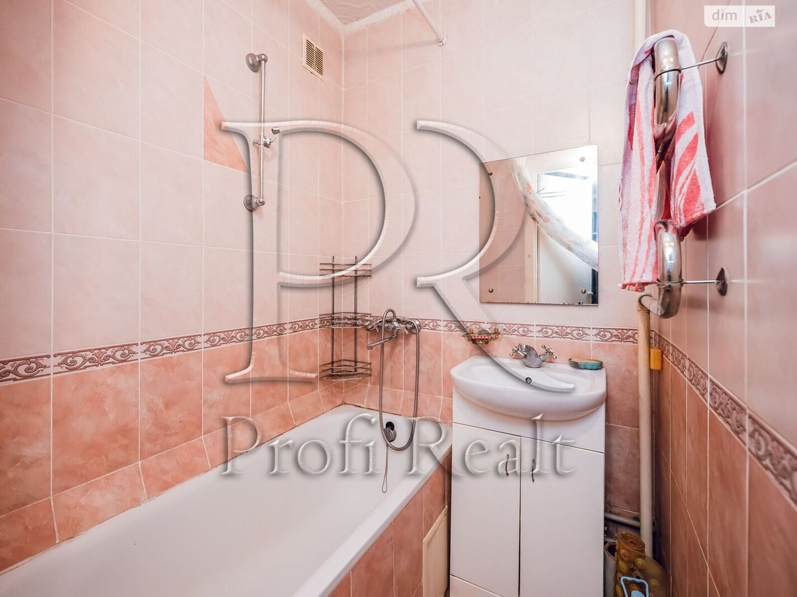 Продажа трехкомнатной квартиры в Киеве, на просп. Владимира Ивасюка 17, район Оболонь фото 1