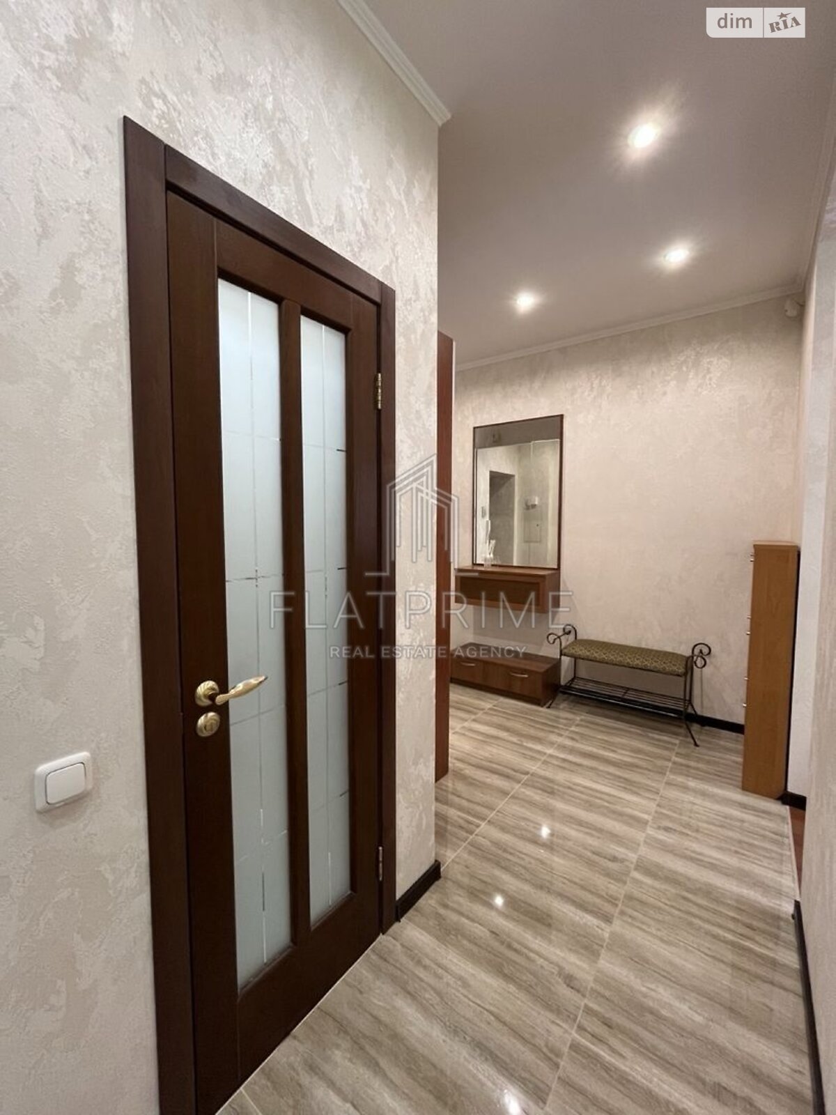 Продажа трехкомнатной квартиры в Киеве, на просп. Владимира Ивасюка 6, район Оболонь фото 1