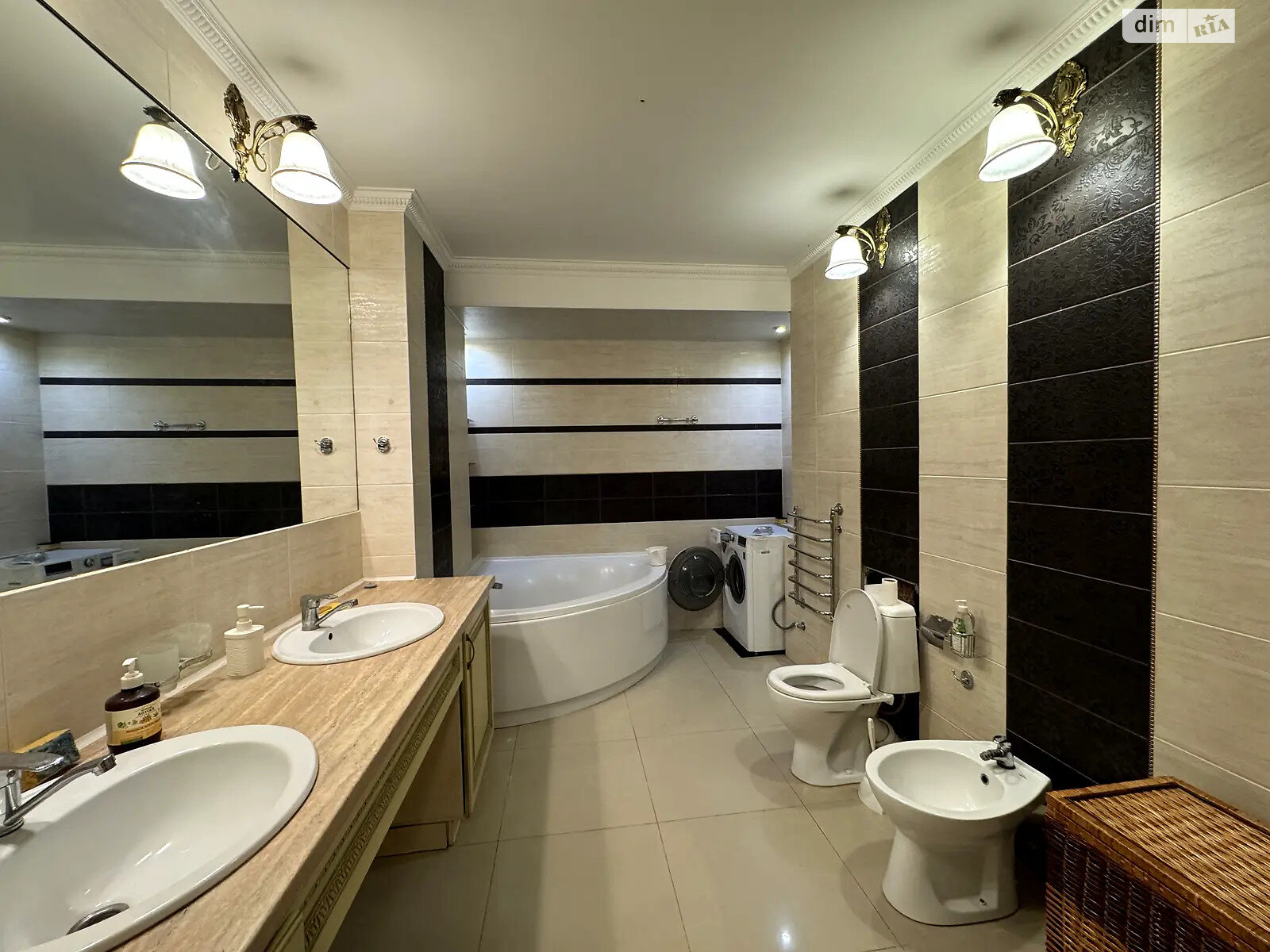 Продажа трехкомнатной квартиры в Киеве, на просп. Владимира Ивасюка 53Б, район Оболонь фото 1