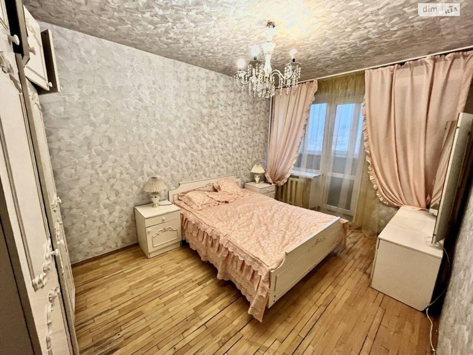 Продажа трехкомнатной квартиры в Киеве, на просп. Владимира Ивасюка 16Б, район Оболонь фото 1