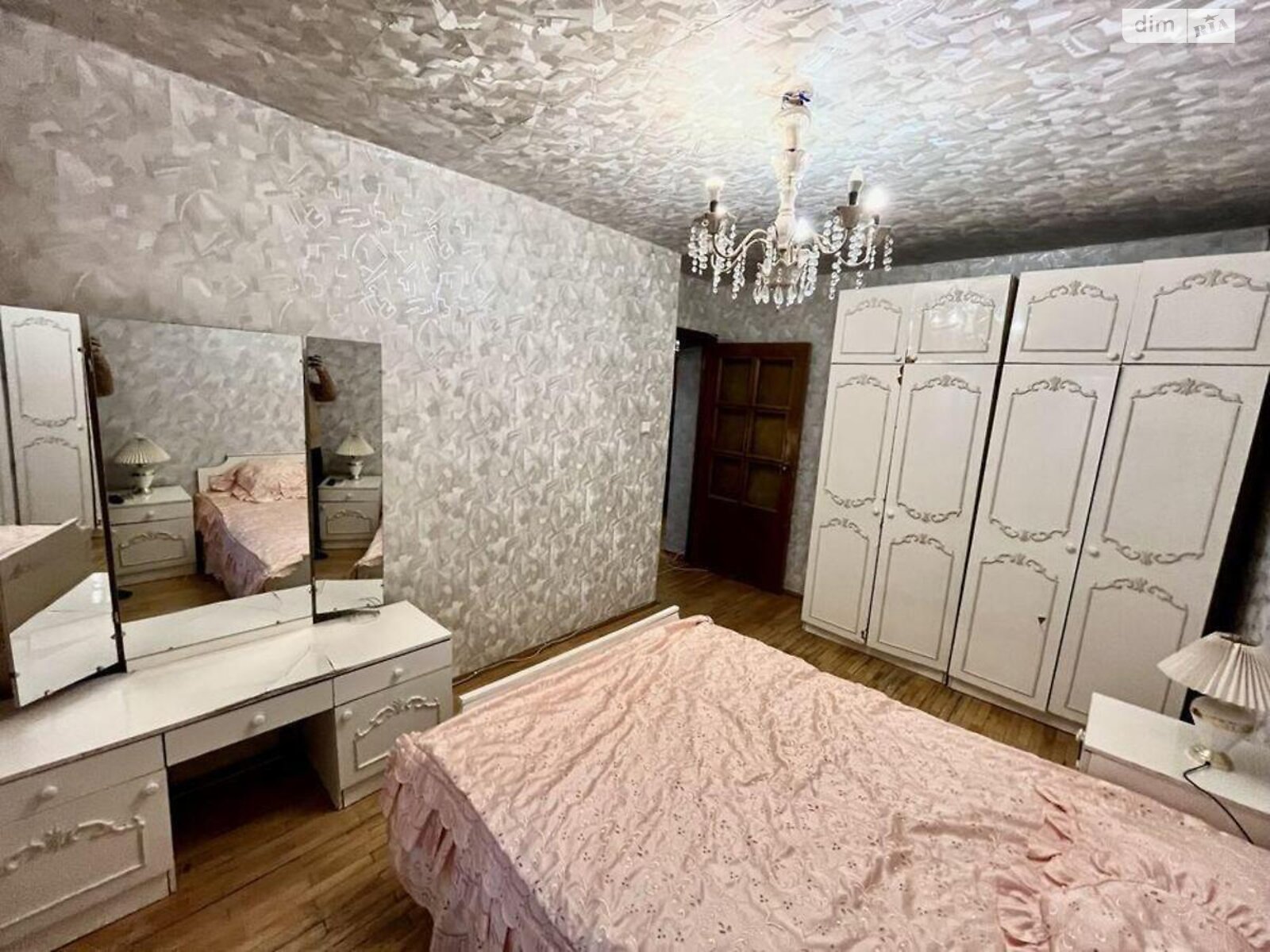 Продажа трехкомнатной квартиры в Киеве, на просп. Владимира Ивасюка 16Б, район Оболонь фото 1