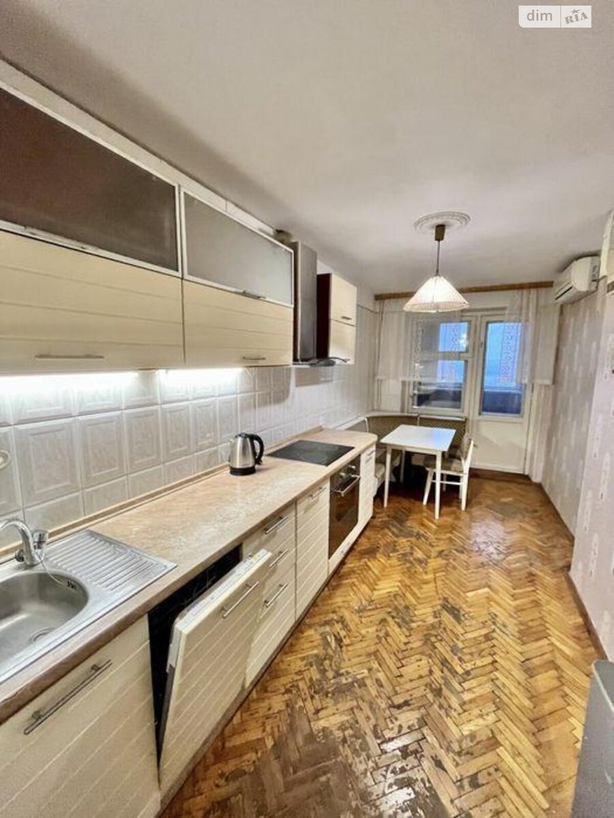 Продажа трехкомнатной квартиры в Киеве, на просп. Владимира Ивасюка 16Б, район Оболонь фото 1