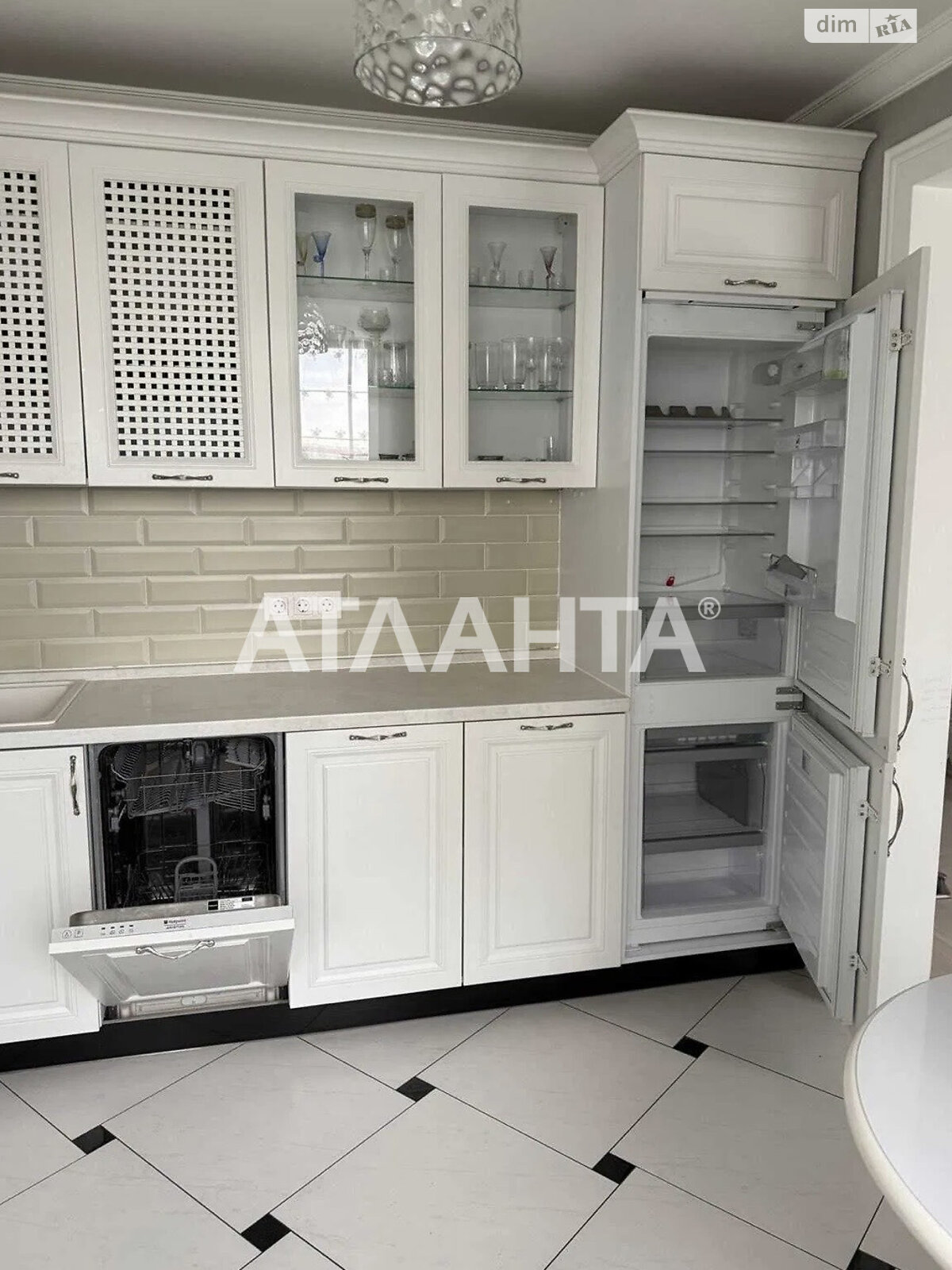 Продаж трикімнатної квартири в Києві, на пл. Оболонська, район Оболонський фото 1 Продаж трикімнатної квартири в Києві, на пл. Оболонська, район Оболонський фото 1