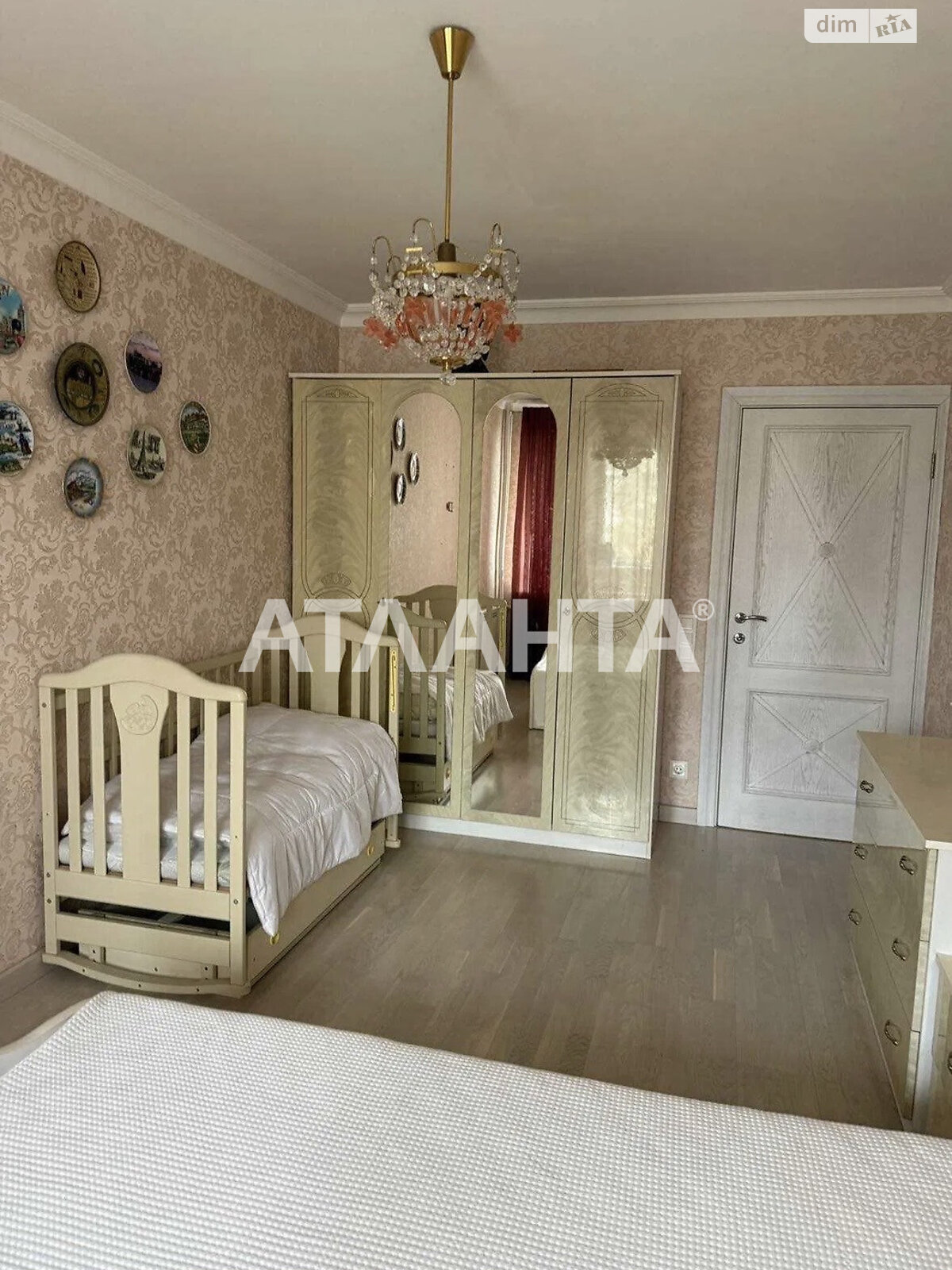 Продаж трикімнатної квартири в Києві, на пл. Оболонська, район Оболонський фото 1 Продаж трикімнатної квартири в Києві, на пл. Оболонська, район Оболонський фото 1