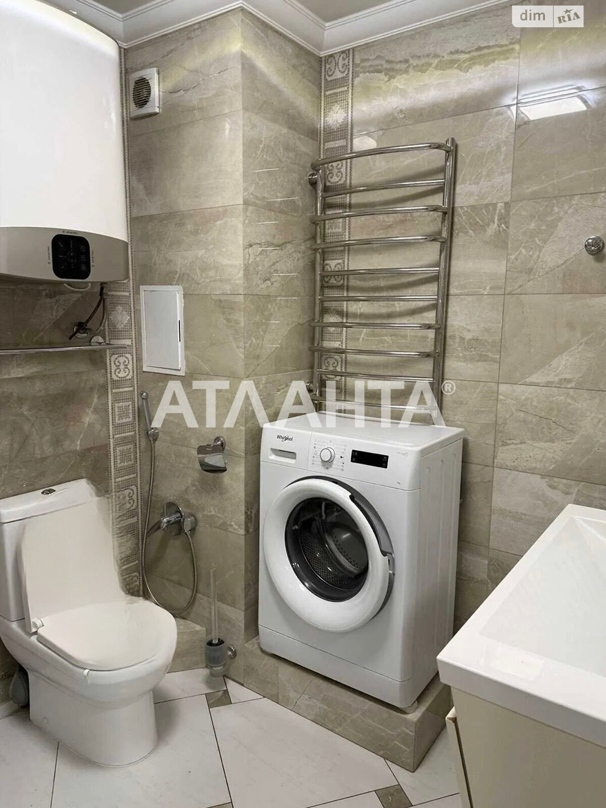 Продаж трикімнатної квартири в Києві, на пл. Оболонська, район Оболонський фото 1 Продаж трикімнатної квартири в Києві, на пл. Оболонська, район Оболонський фото 1