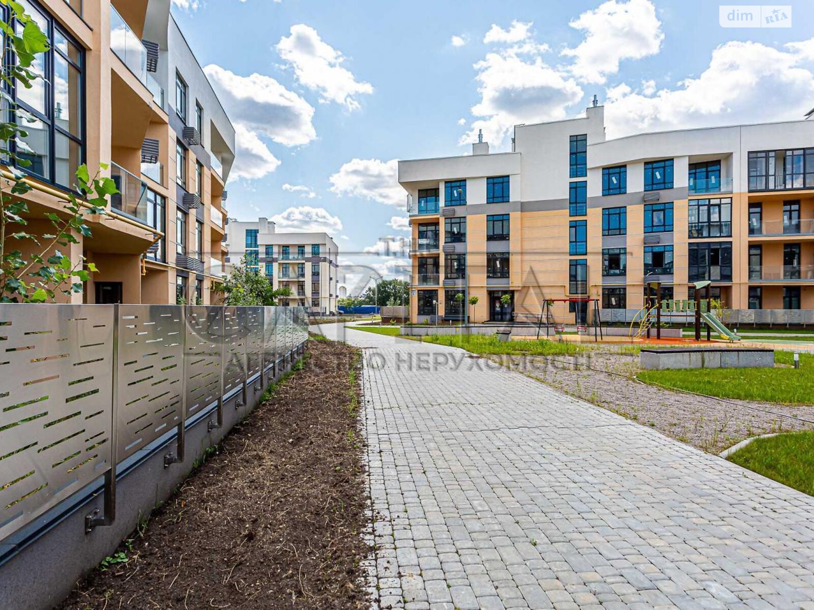 Продаж трикімнатної квартири в Києві, на вул. Дубищанська 10, район Оболонський фото 1 Продаж трикімнатної квартири в Києві, на вул. Дубищанська 10, район Оболонський фото 1