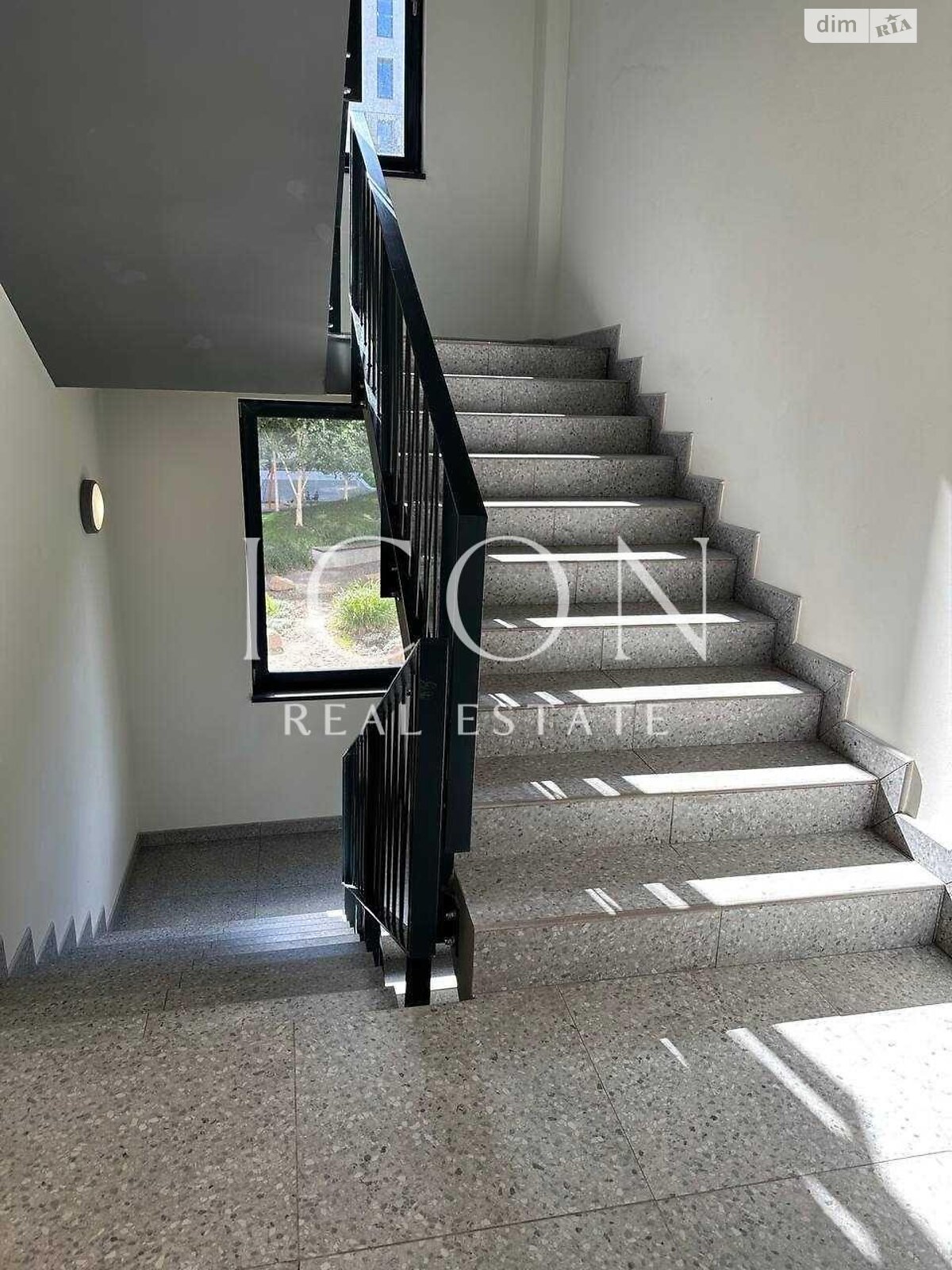 Продажа трехкомнатной квартиры в Киеве, на ул. Набережно-Рыбальская дорога 3, район Оболонский фото 1