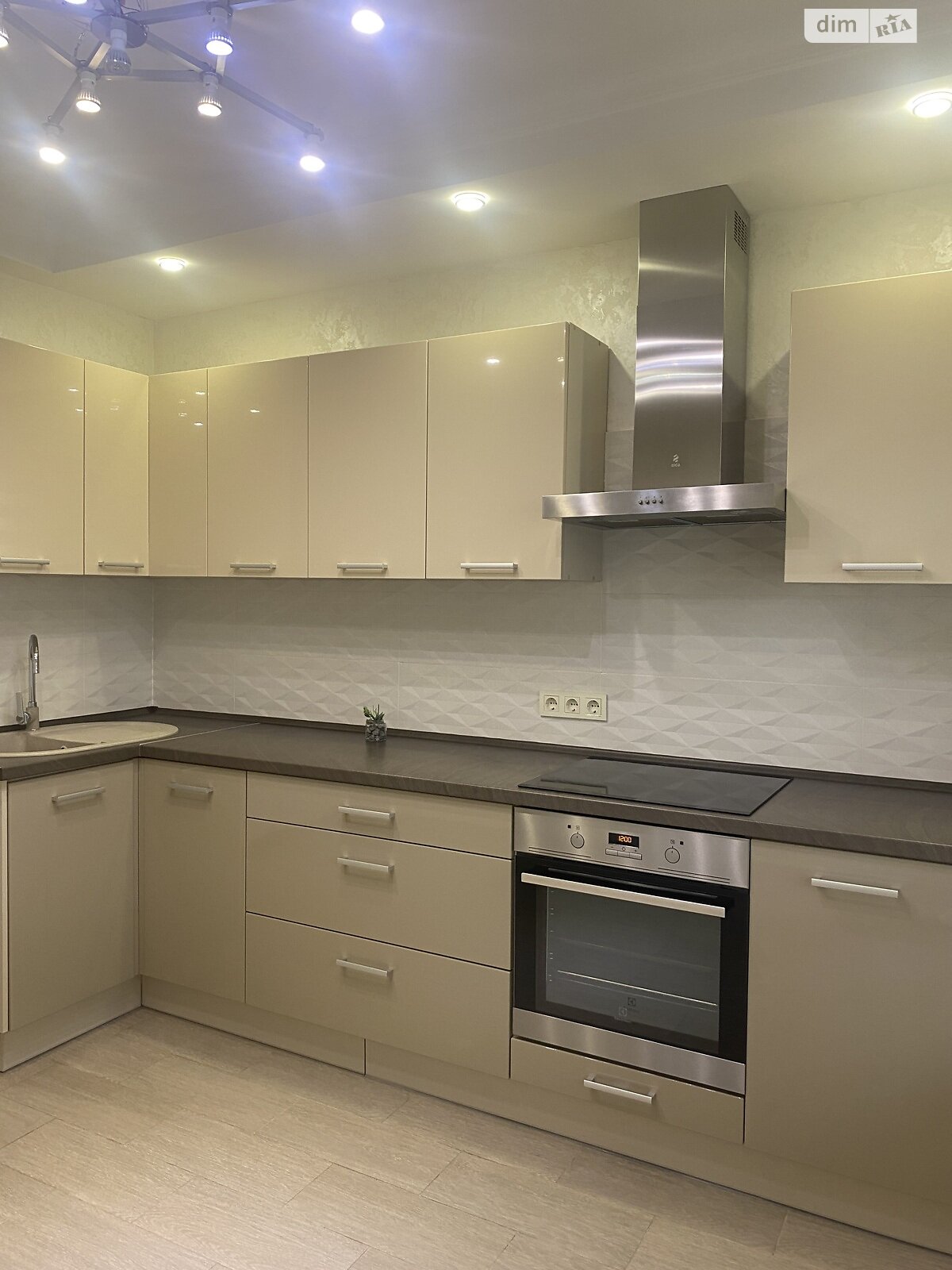 Продажа двухкомнатной квартиры в Киеве, на ул. Бориса Гмыри 14, район Осокорки фото 1 Продажа двухкомнатной квартиры в Киеве, на ул. Бориса Гмыри 14, район Осокорки фото 1
