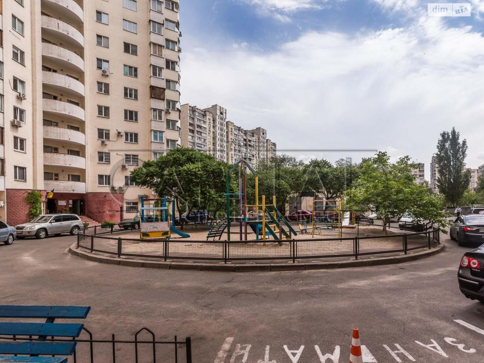 Продажа четырехкомнатной квартиры в Киеве, на просп. Николая Бажана 26, район Осокорки фото 1 Продажа четырехкомнатной квартиры в Киеве, на просп. Николая Бажана 26, район Осокорки фото 1