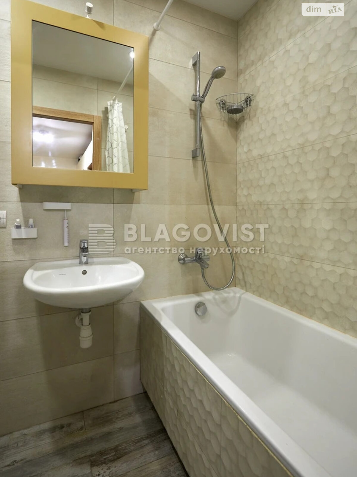 Продажа трехкомнатной квартиры в Киеве, на ул. Софии Русовой 3А, район Осокорки фото 1 Продажа трехкомнатной квартиры в Киеве, на ул. Софии Русовой 3А, район Осокорки фото 1