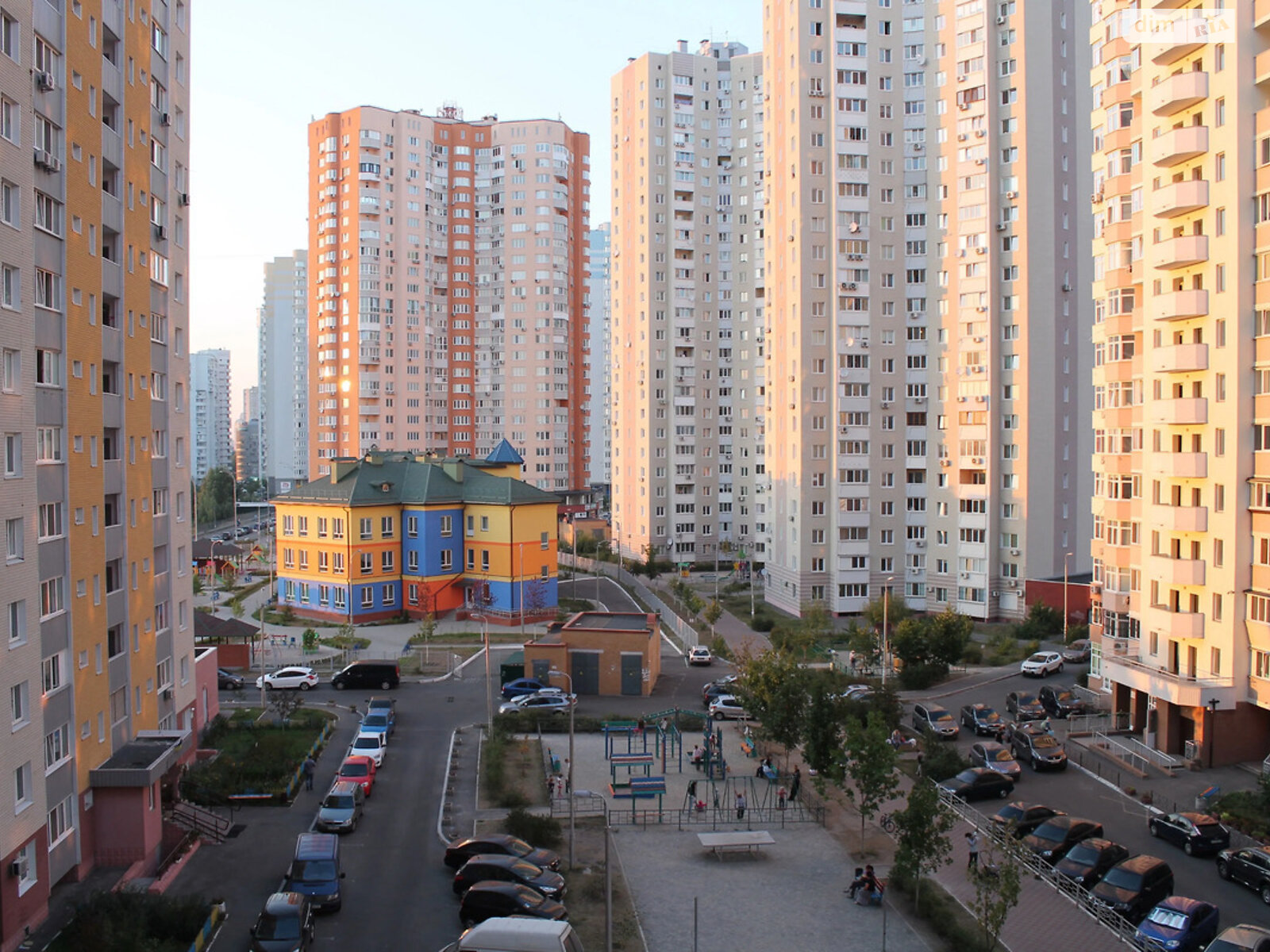Продаж трикімнатної квартири в Києві, на вул. Ващенка Григорія 1, район Осокорки фото 1 Продаж трикімнатної квартири в Києві, на вул. Ващенка Григорія 1, район Осокорки фото 1