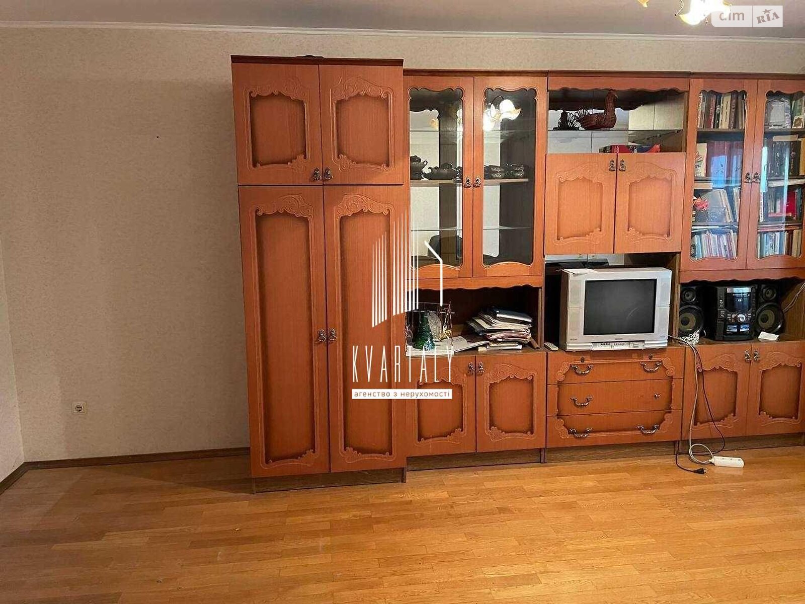 Продаж однокімнатної квартири в Києві, на вул. Вишняківська 5Б, район Осокорки фото 1 Продаж однокімнатної квартири в Києві, на вул. Вишняківська 5Б, район Осокорки фото 1