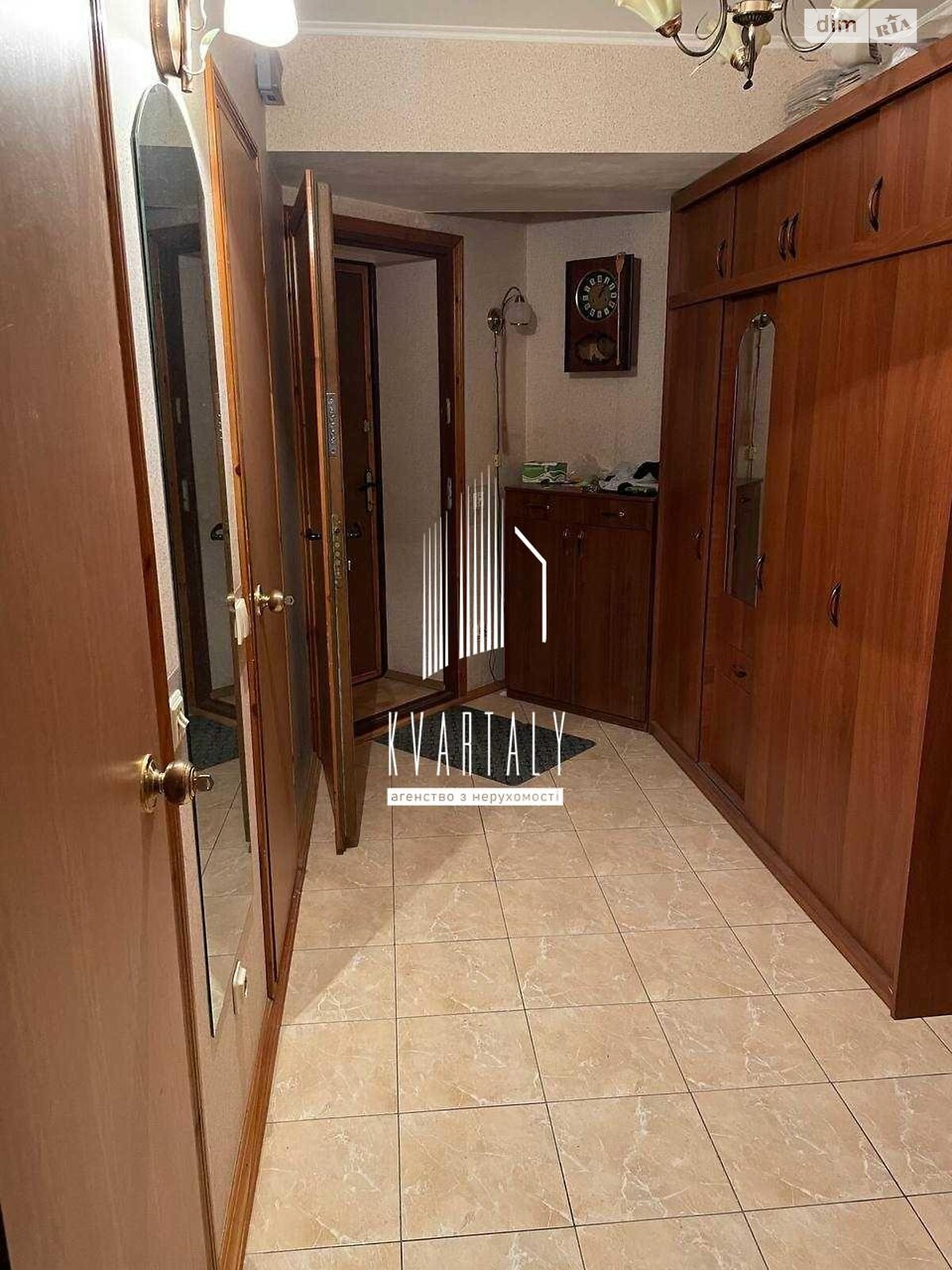 Продаж однокімнатної квартири в Києві, на вул. Вишняківська 5Б, район Осокорки фото 1 Продаж однокімнатної квартири в Києві, на вул. Вишняківська 5Б, район Осокорки фото 1