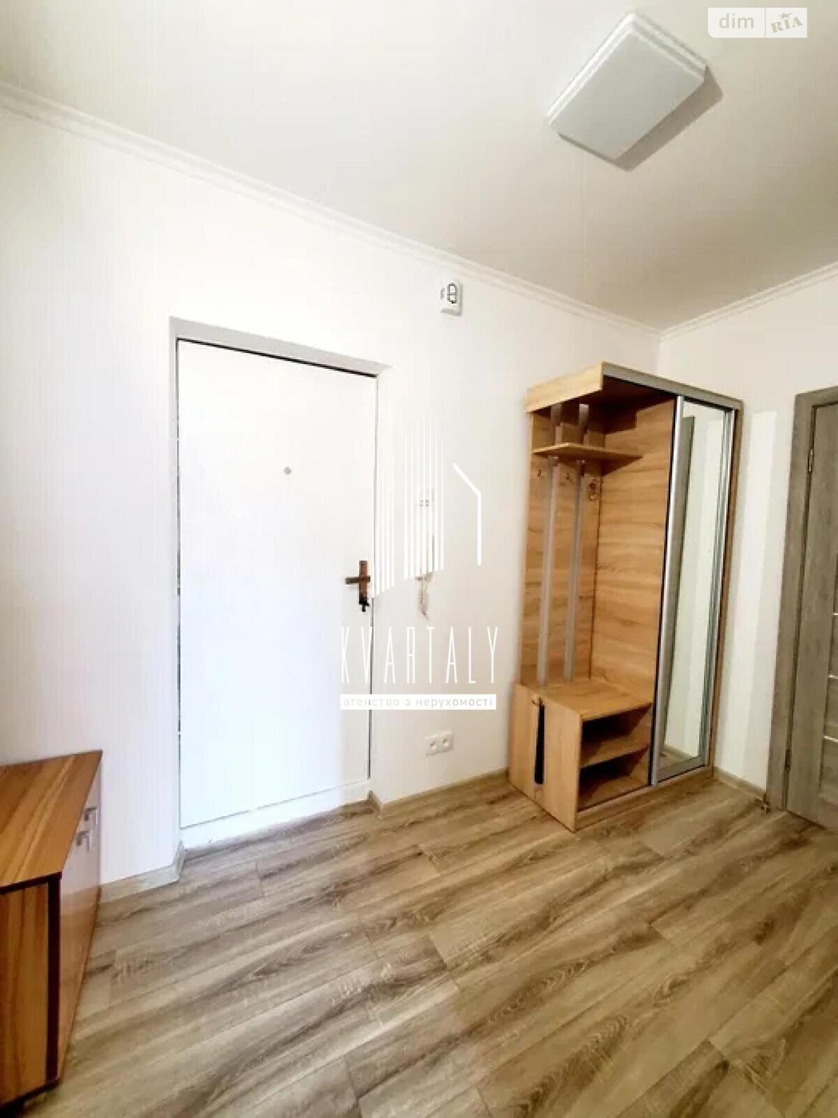 Продажа однокомнатной квартиры в Киеве, на ул. Вишняковская 7Б, район Осокорки фото 1 Продажа однокомнатной квартиры в Киеве, на ул. Вишняковская 7Б, район Осокорки фото 1